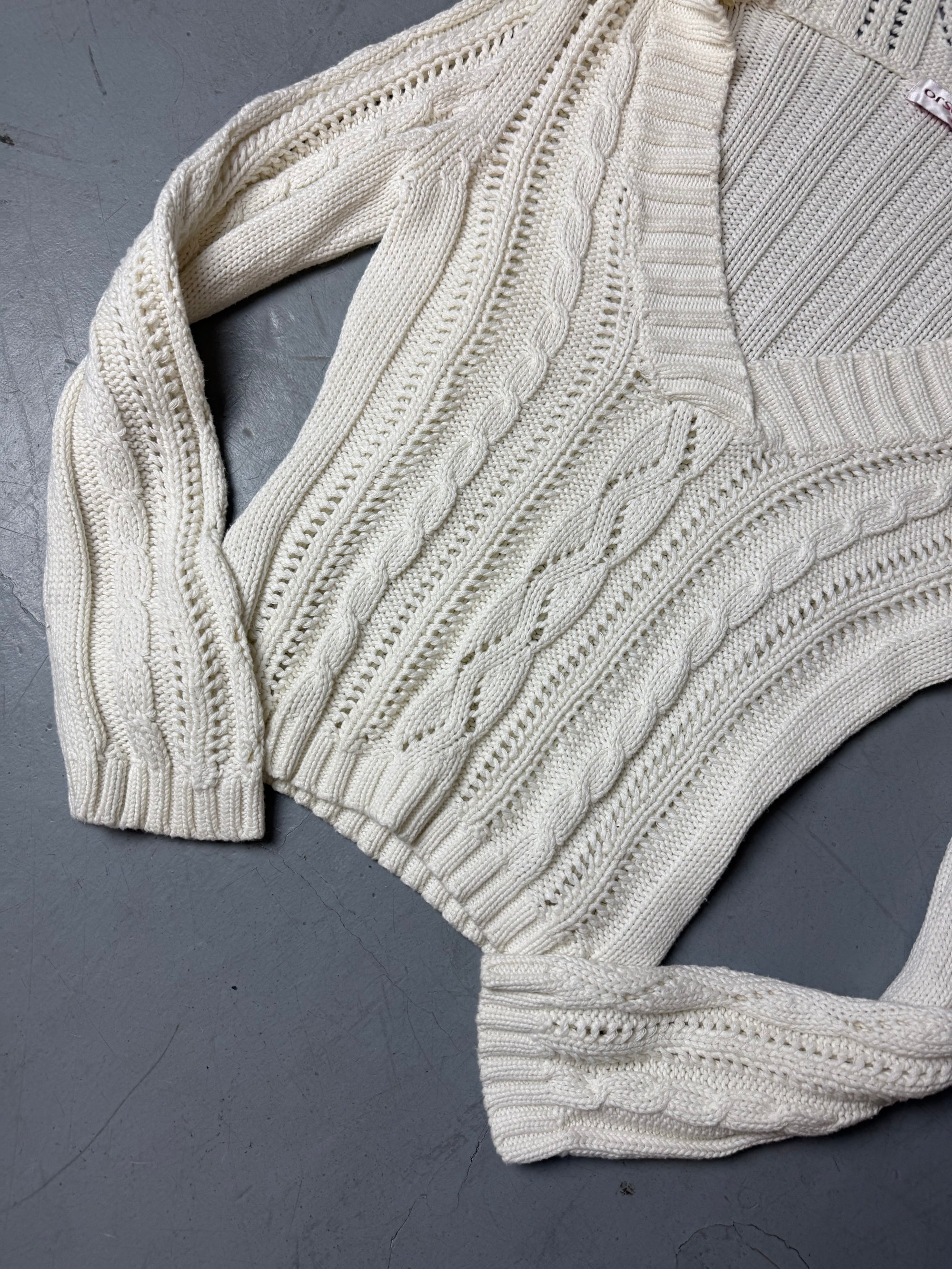 Ein weißer Strickpullover mit Kaputze y2k vintage