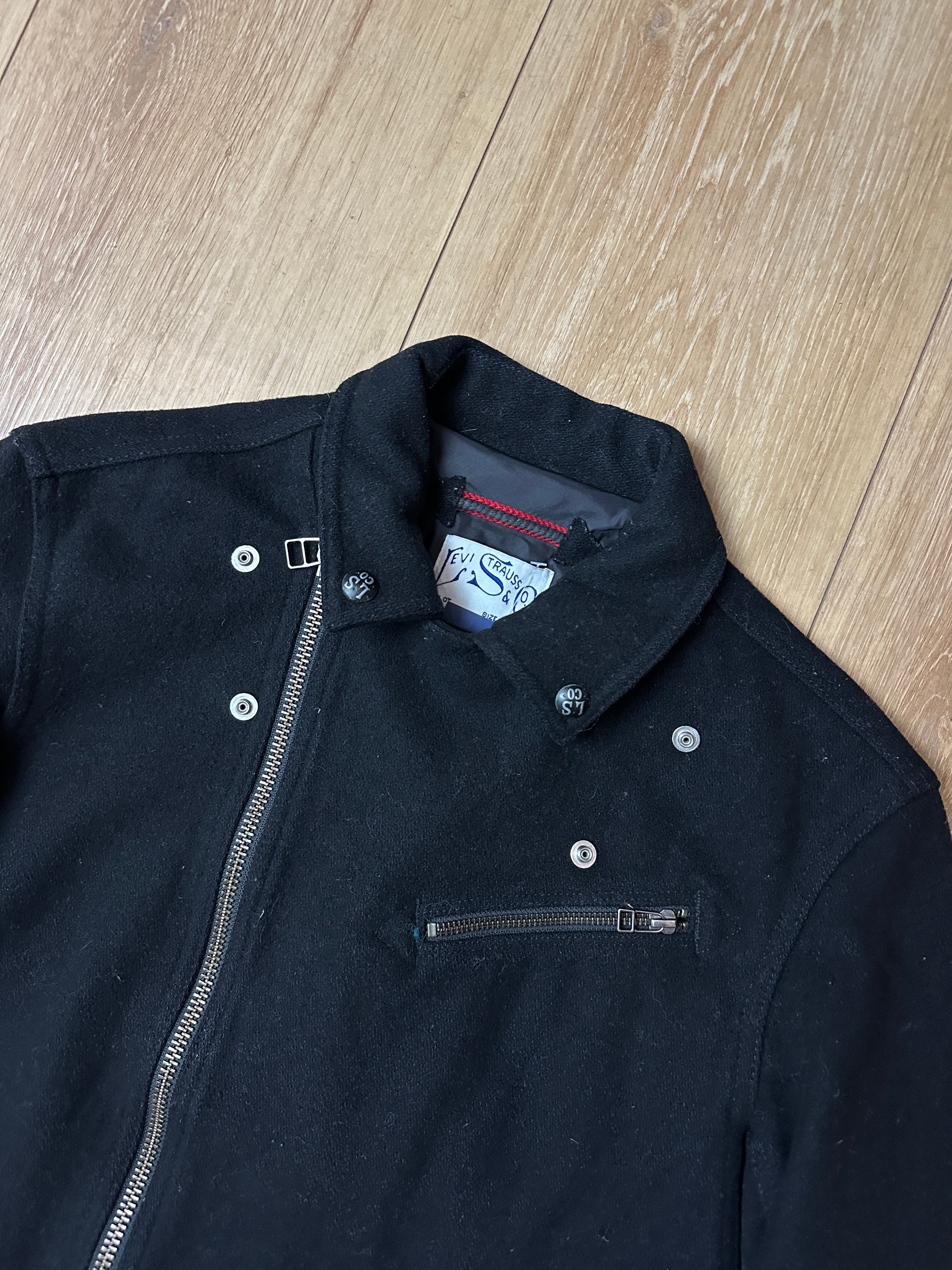 Detailliertes produktbild von Vintage Levis Black Wool Jacket XS/S von vorne
