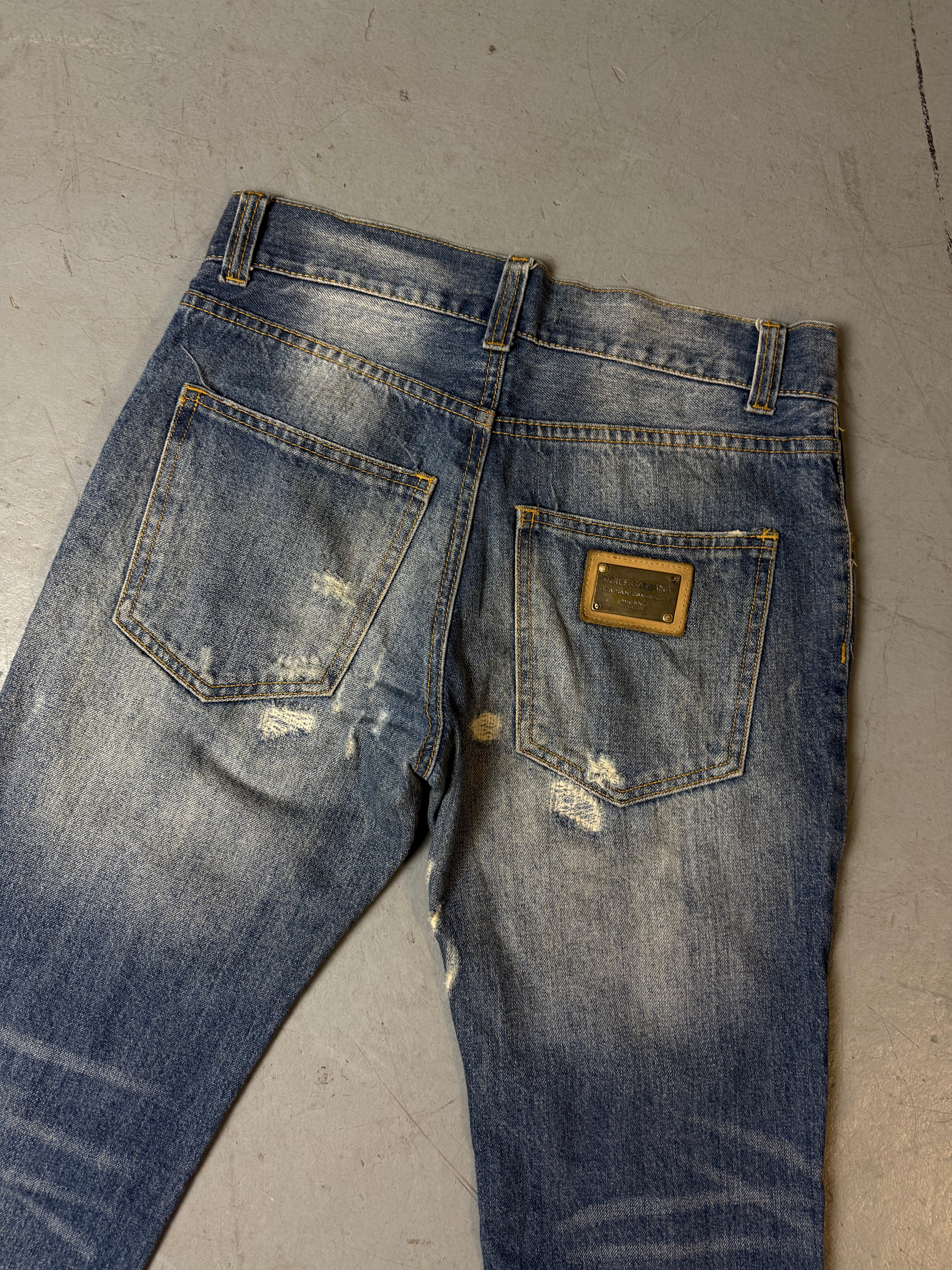 Detailbild von Vintage Dolce&Gabbana Ripped Straight Leg Jeans von hinteren Hosentaschen