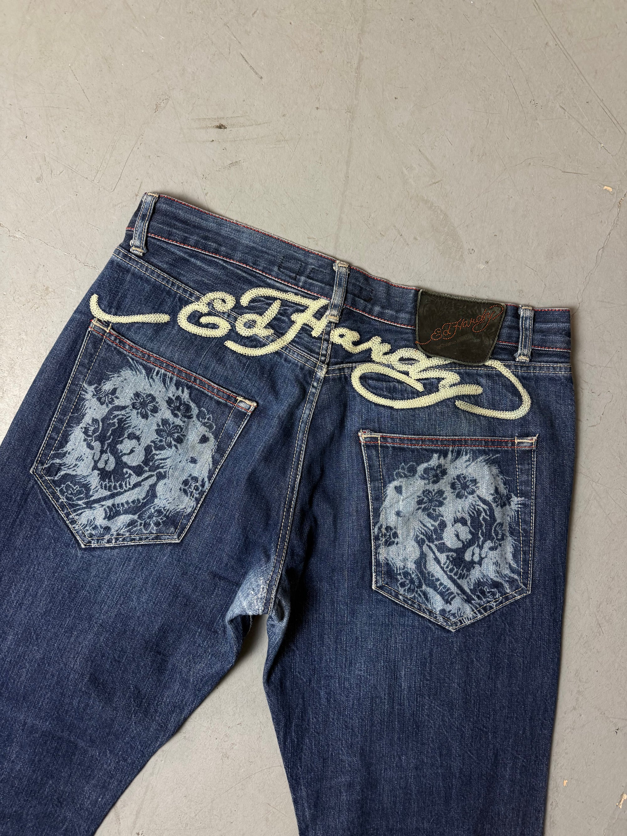 Detailbild von einer Vintage Ed Hardy Dark Blue Baggy Denim von Hosentaschen hinten