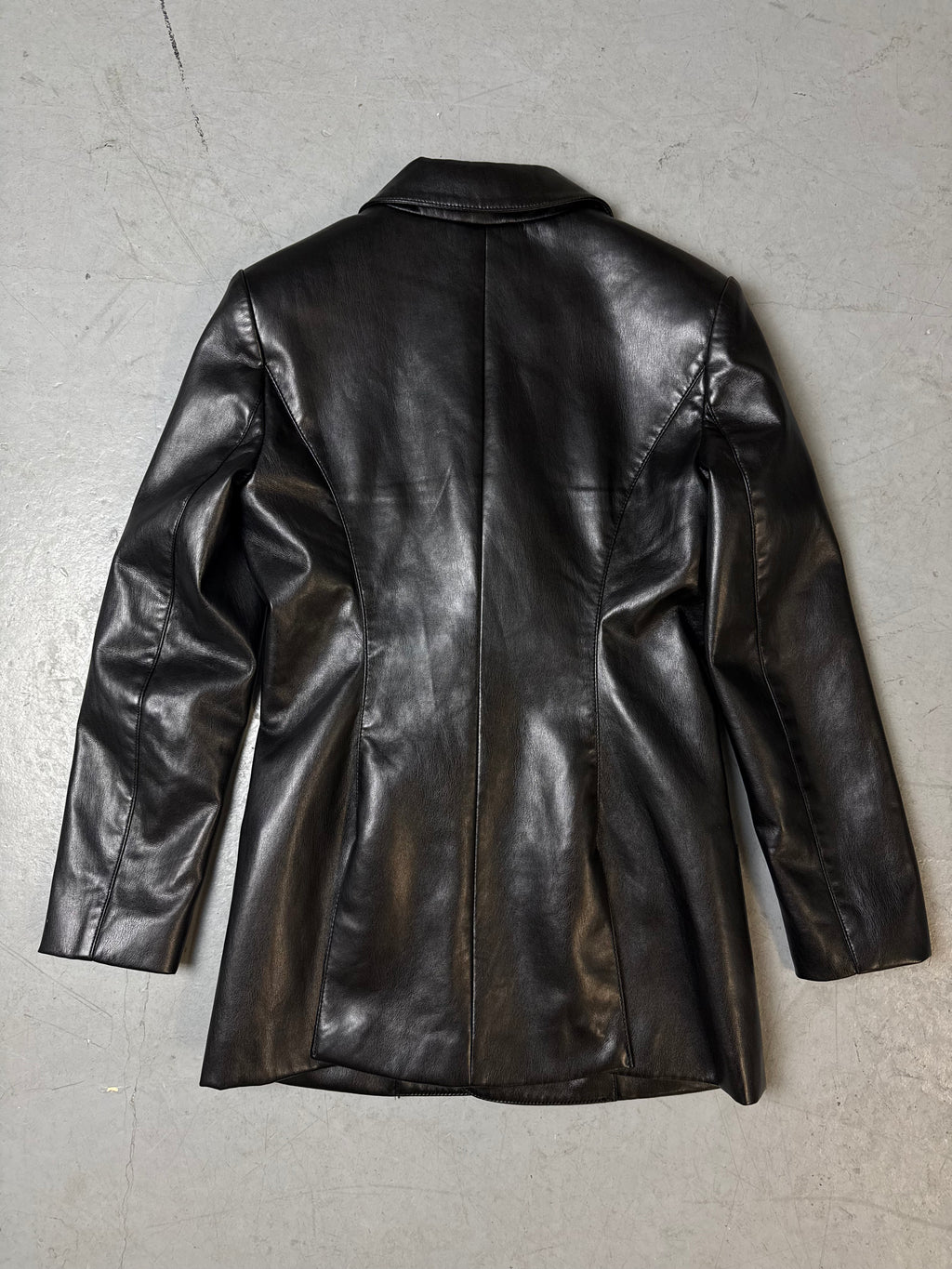 Ein schwarzer faux Leder Blazer von Guss vintage Y2K 