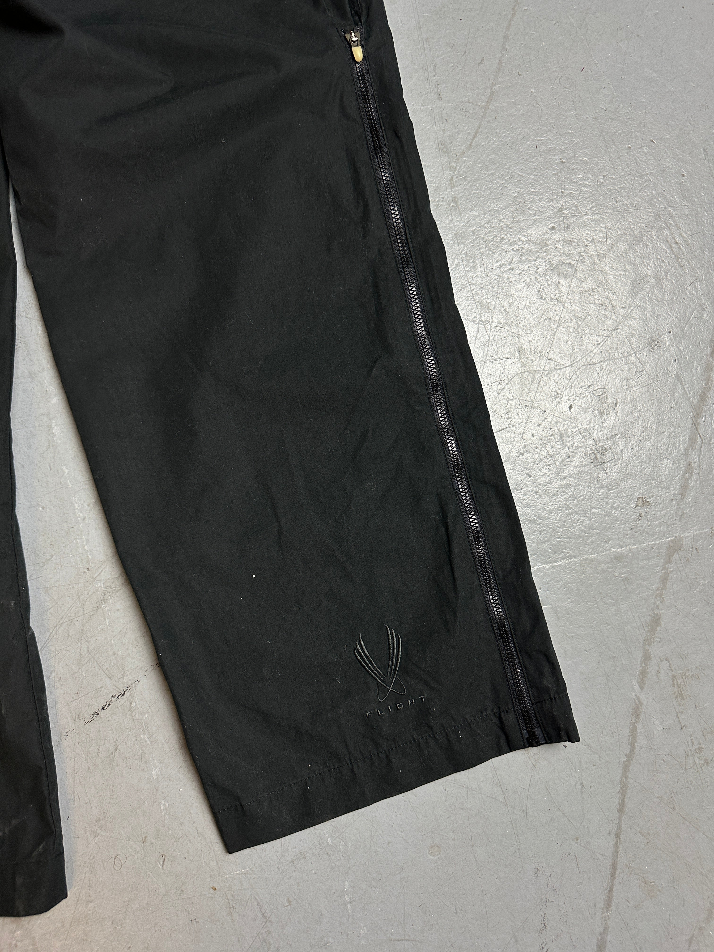 Detailbild von Vintage Black Nike Track Pants S von hinten 