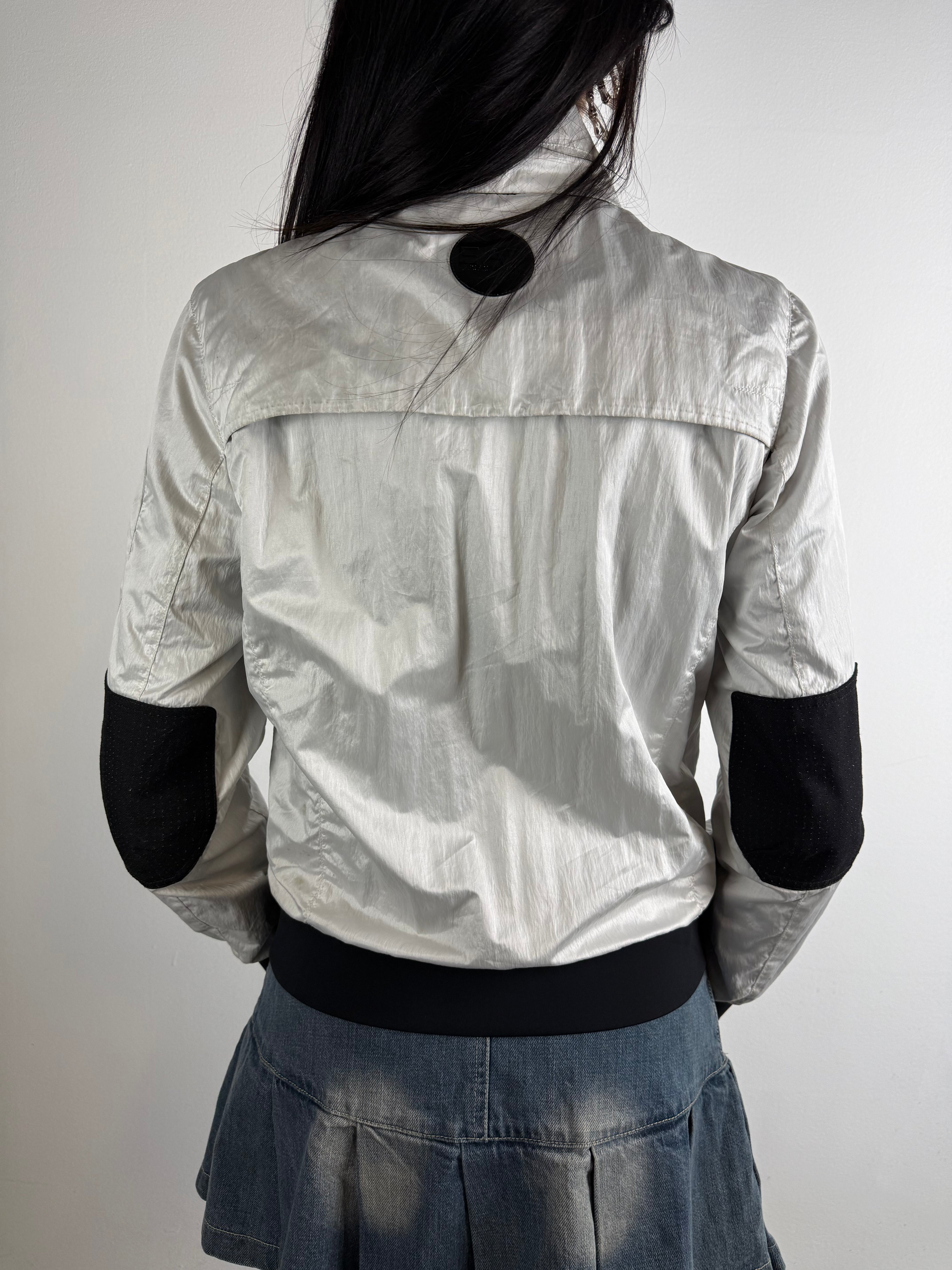 Tragebild von Vintage Emporio Armani Silver Rain Jacket XS/S von hinten