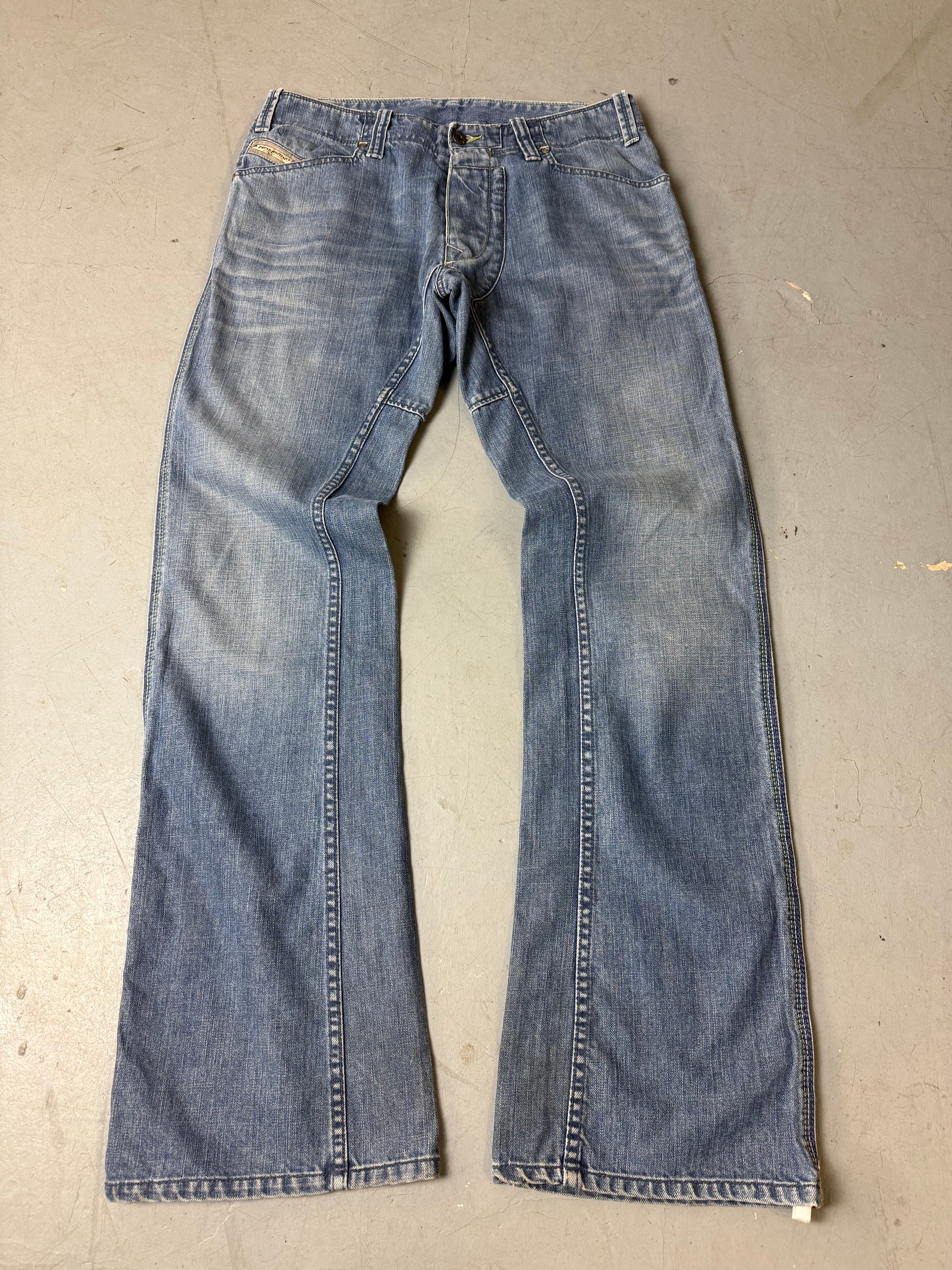 Produktbild von einer Vintage Diesel Blue Denim Jeans von vorne