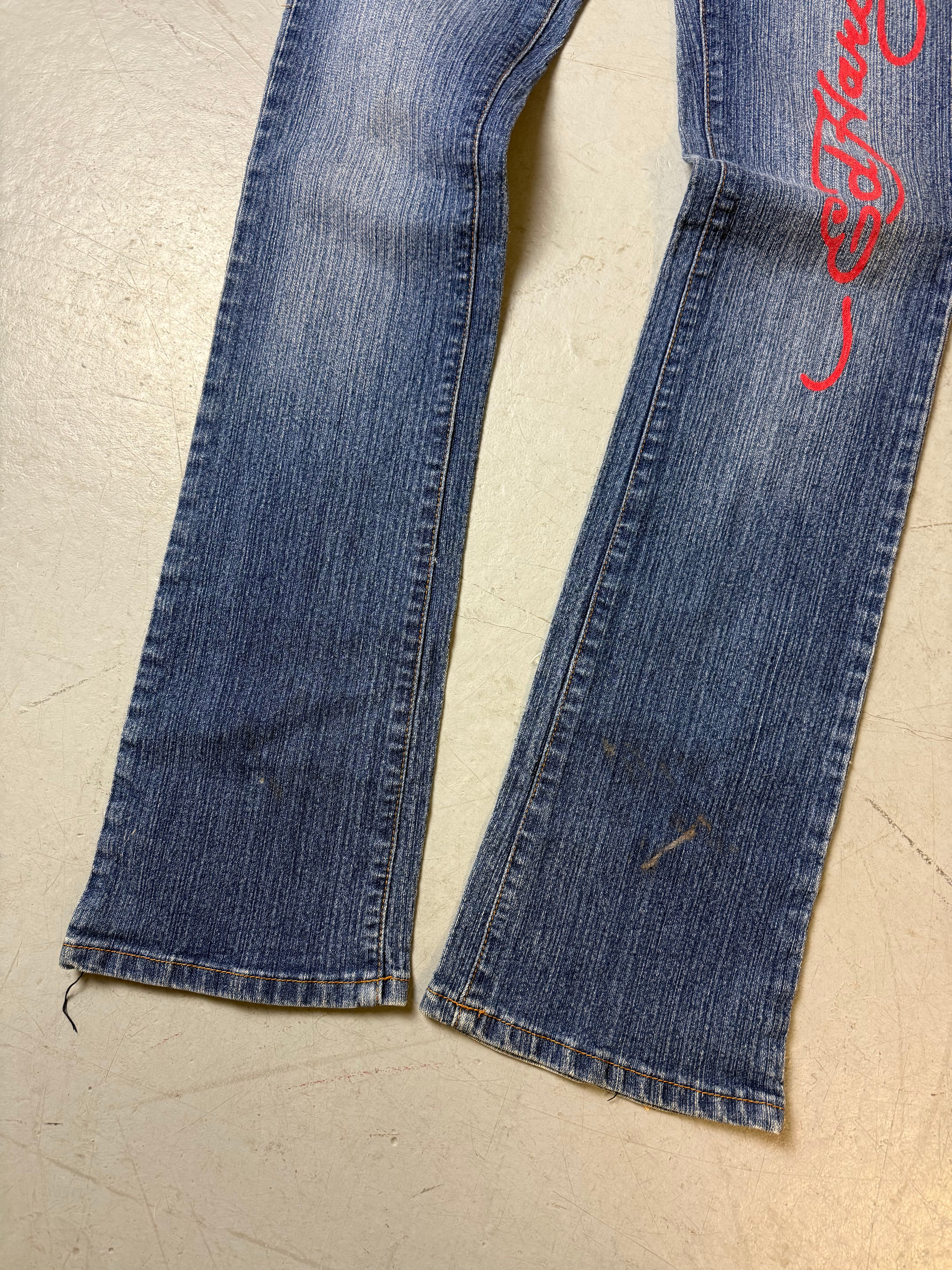 Detailbild von Vintage Ed Hardy Low Waist Bootcut Denim von vorne 