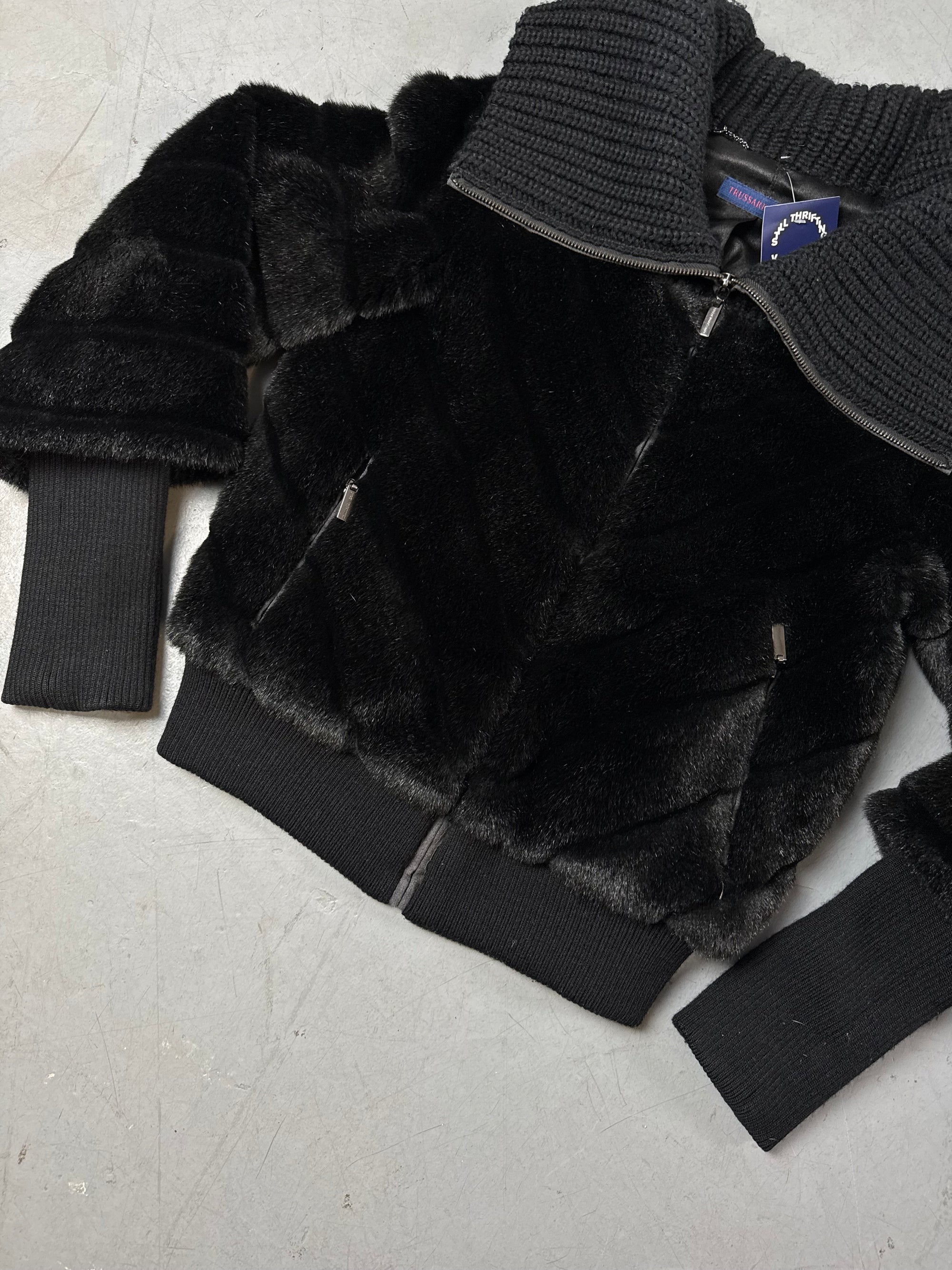 Detailliertes Produktbild von Vintage Black Trussardi Symmetrical Winter Jacket S/M von vorne