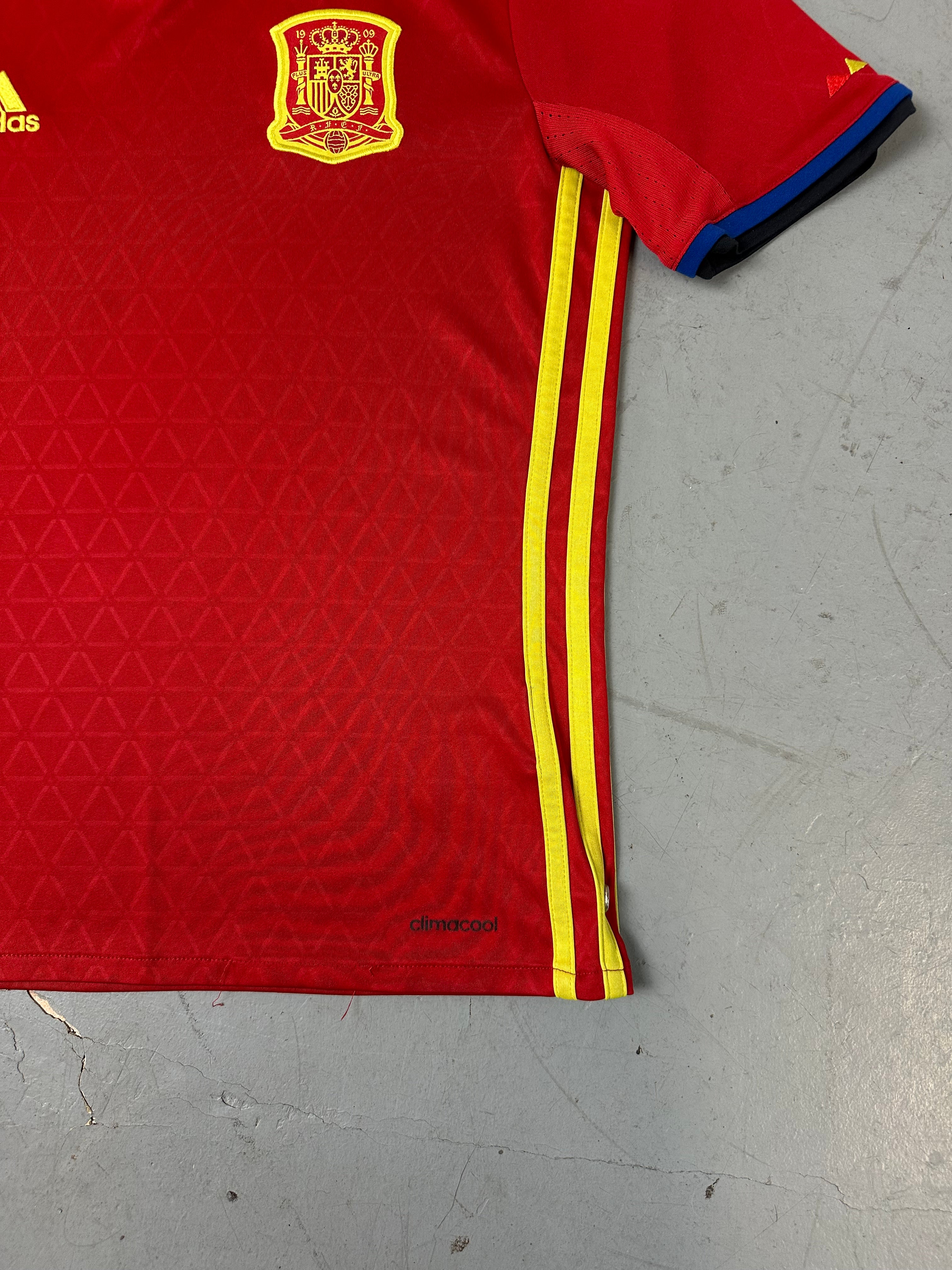 Ein rotes Adidas spanen Nationalmannschaft Trikot in XS