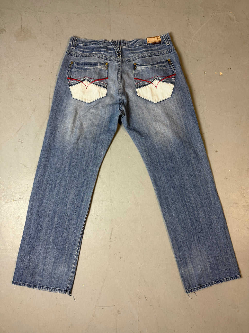 Produktbild von Vintage AKDMKS Baggy Jeans with Printed Back Pockets von Hinten