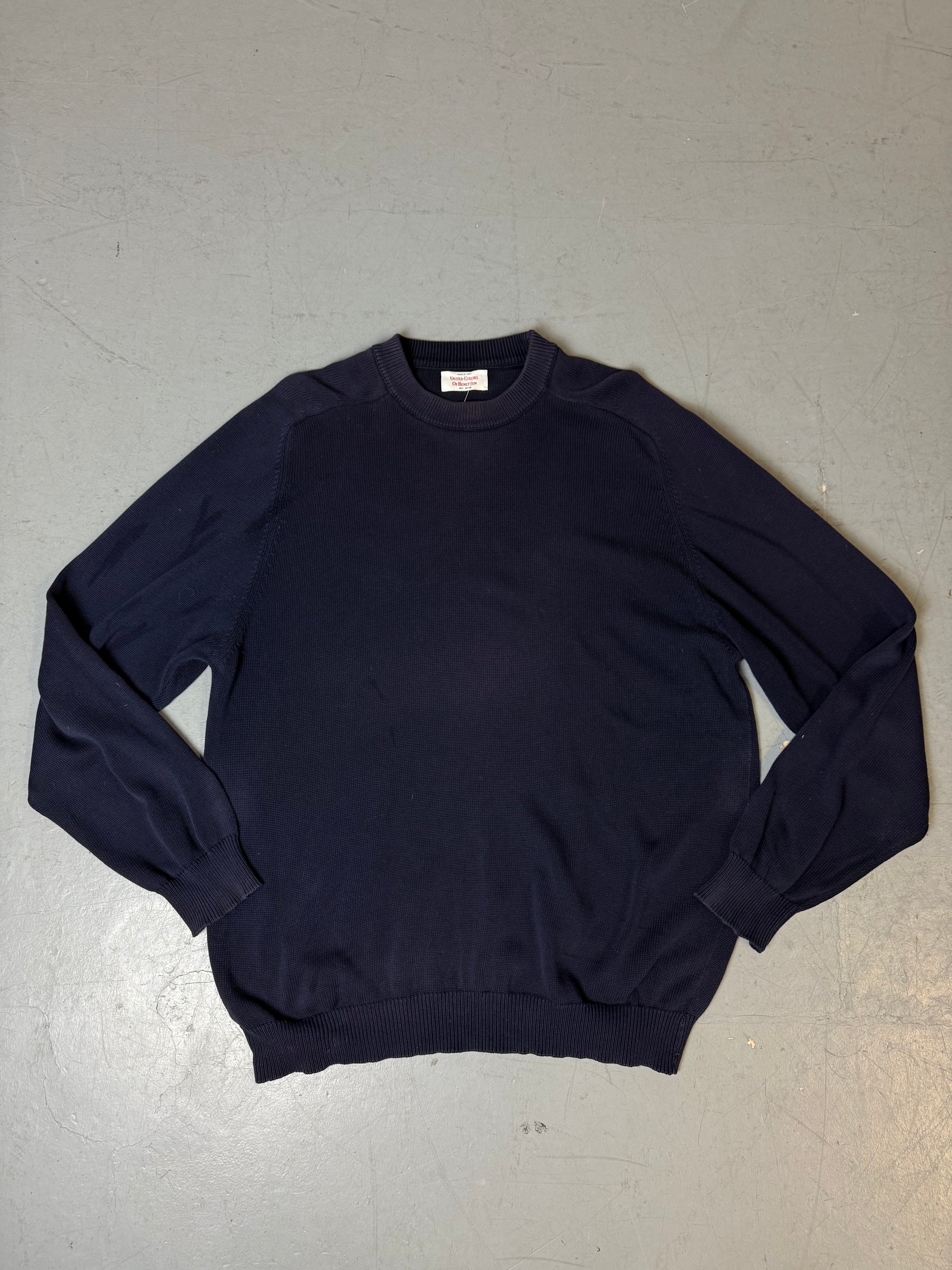 Ein dunkelblauer Strickpullover von Benetton in XXL