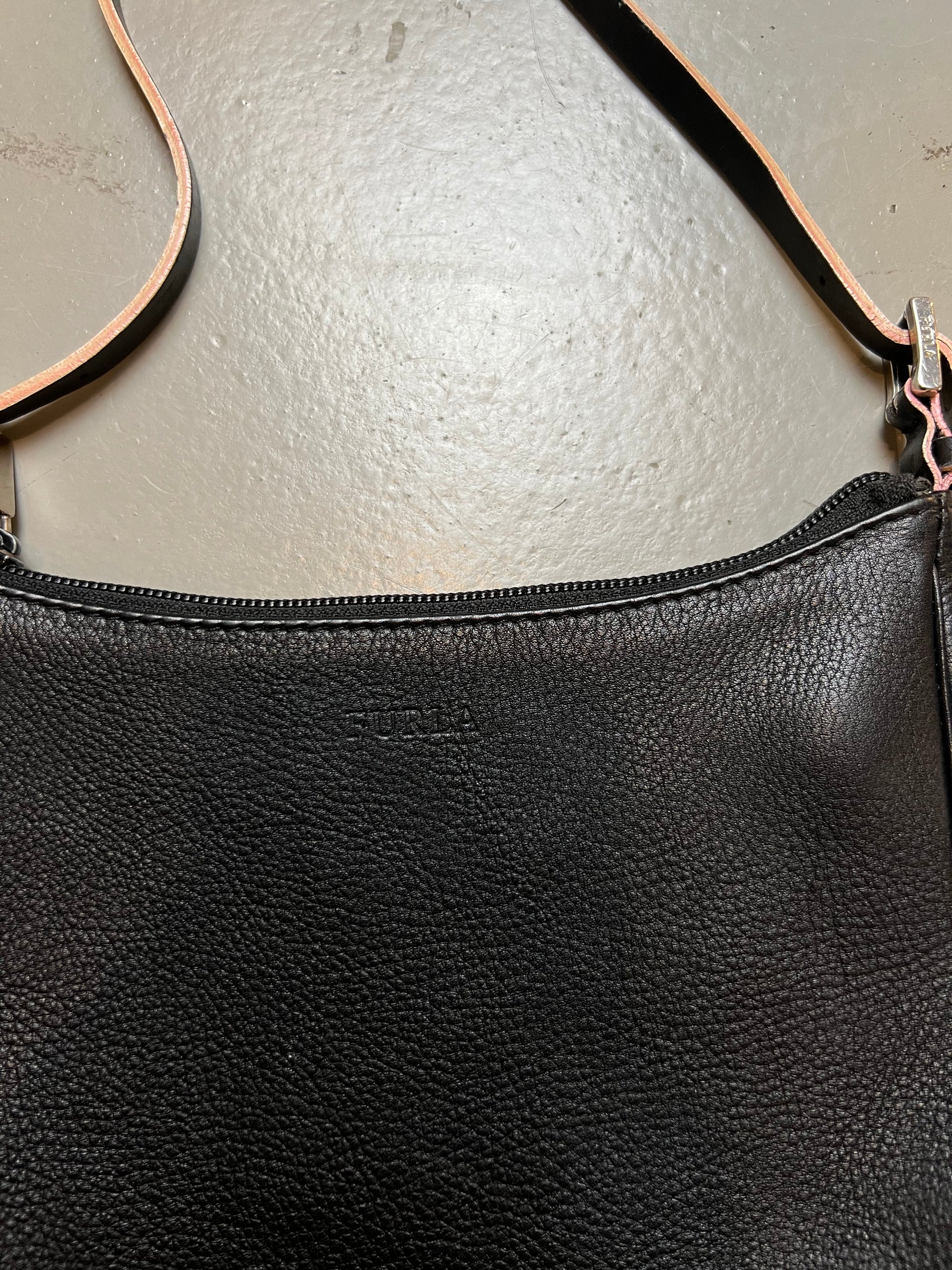 Produkt Bild Vintage Furla Shoulder Bag Black Detail Logo
