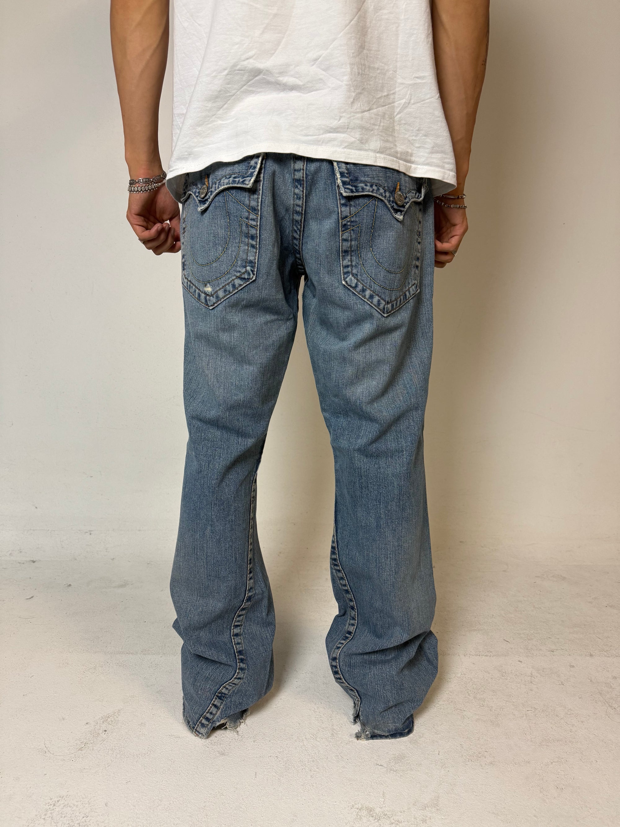 Eine vintage True religion baggy jeans mit Hufeisen stitching auf den Backpockets 