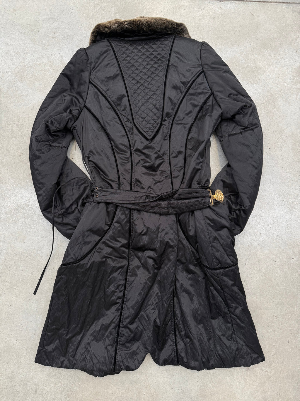 Vintage Roberto Cavalli Class Black Coat with Faux Fur Collar Für Frauen. Y2K Second Hand 2000s Fashion 