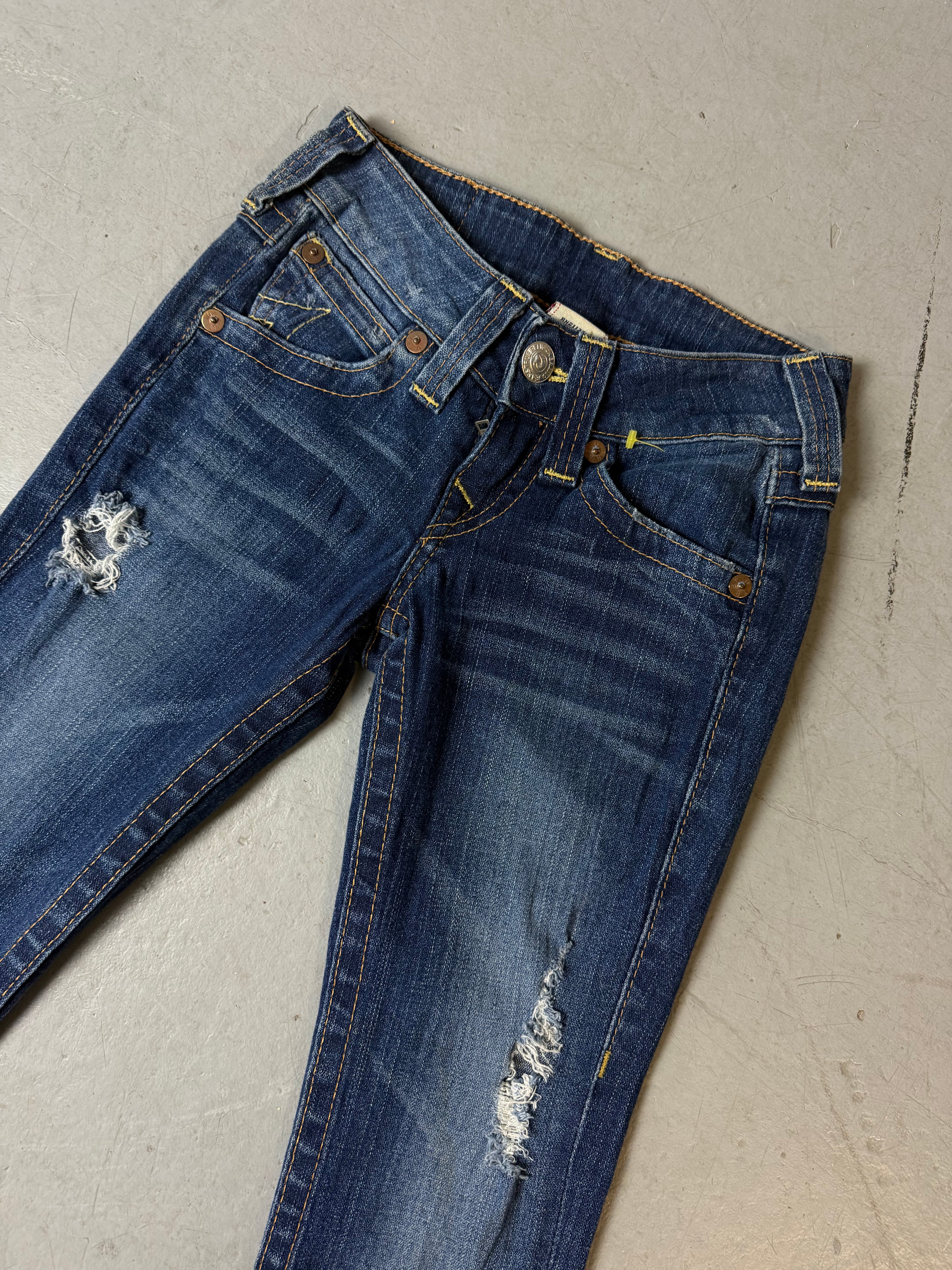 Detailbild von einer Vintage True Religion Low Waist Bootcut Jeans vom Bund