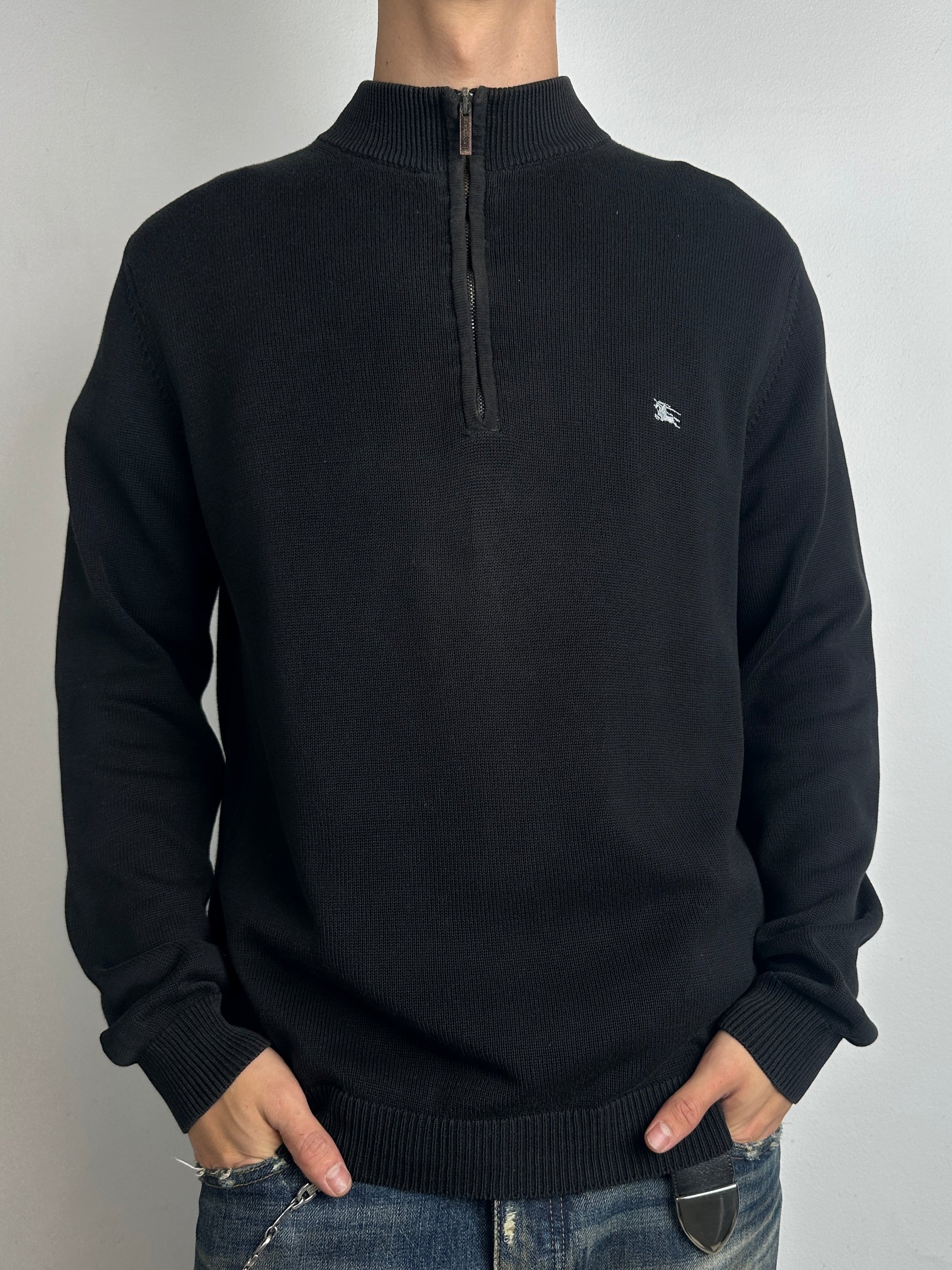 Tragebild von Vintage Black Burberry Knit Sweater von vorne