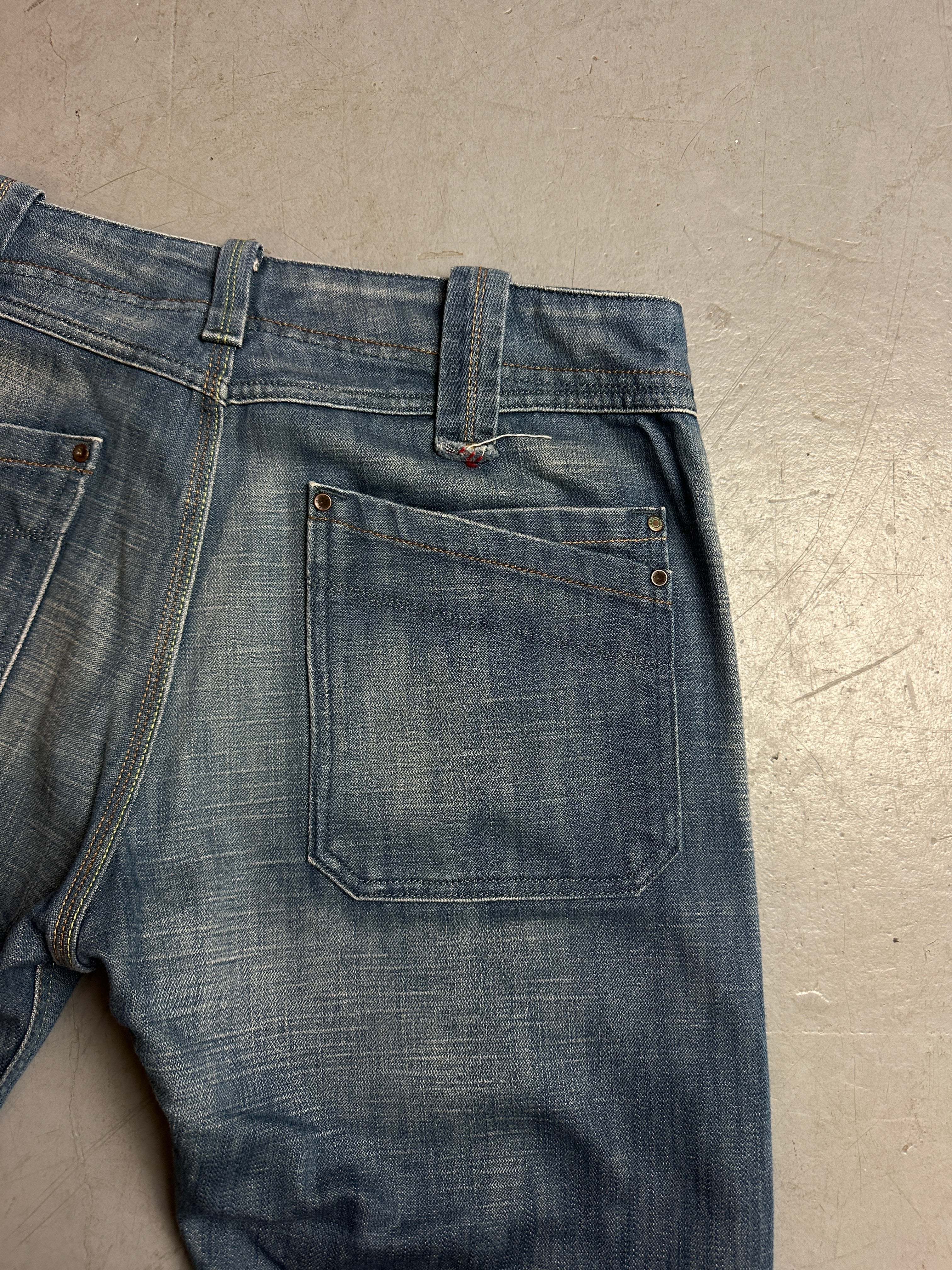 Detailbild von einer Vintage Diesel Bleached Denim von hinten