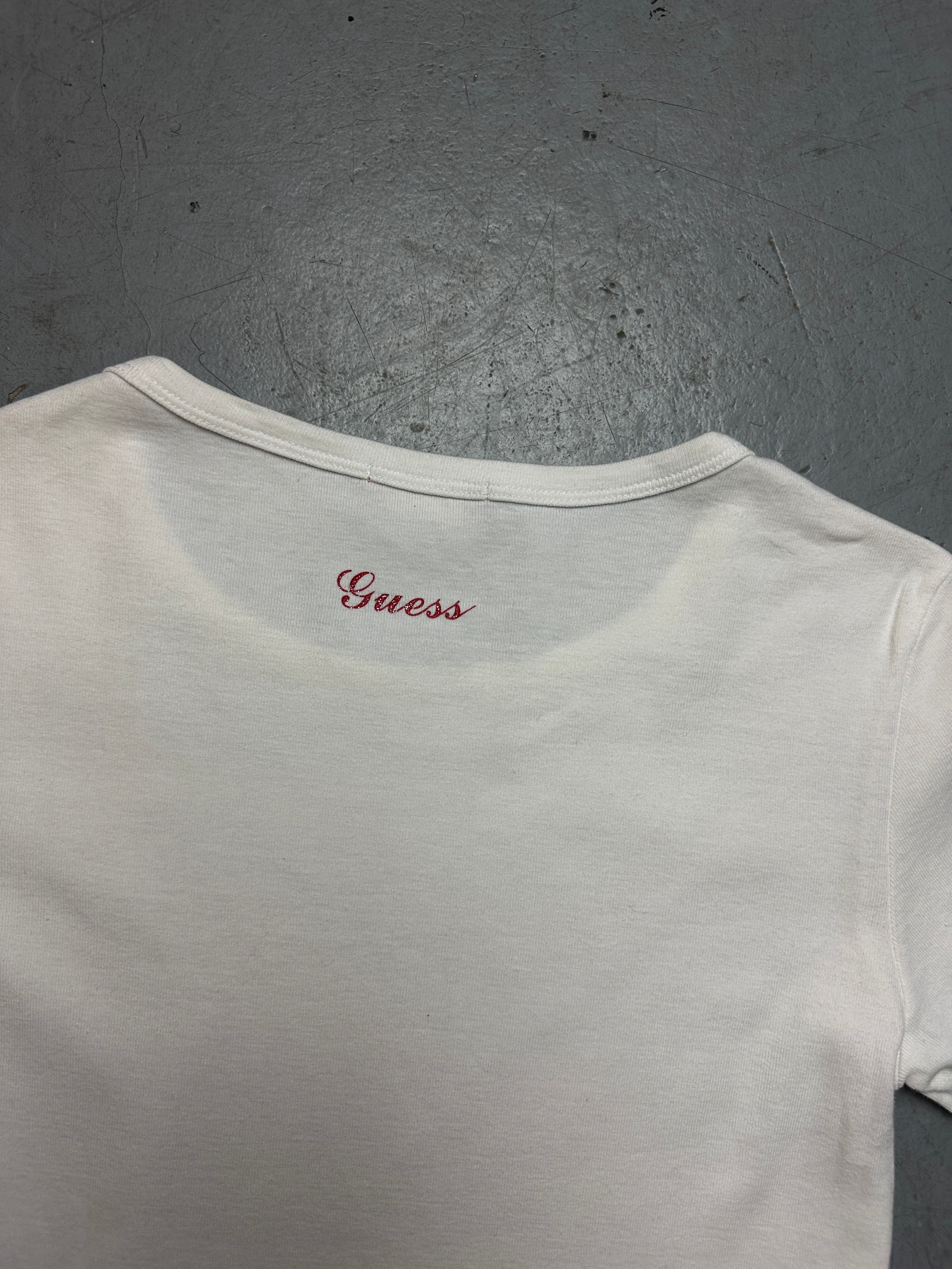Detailbild von einem Vintage Guess Baby Tee von hinten