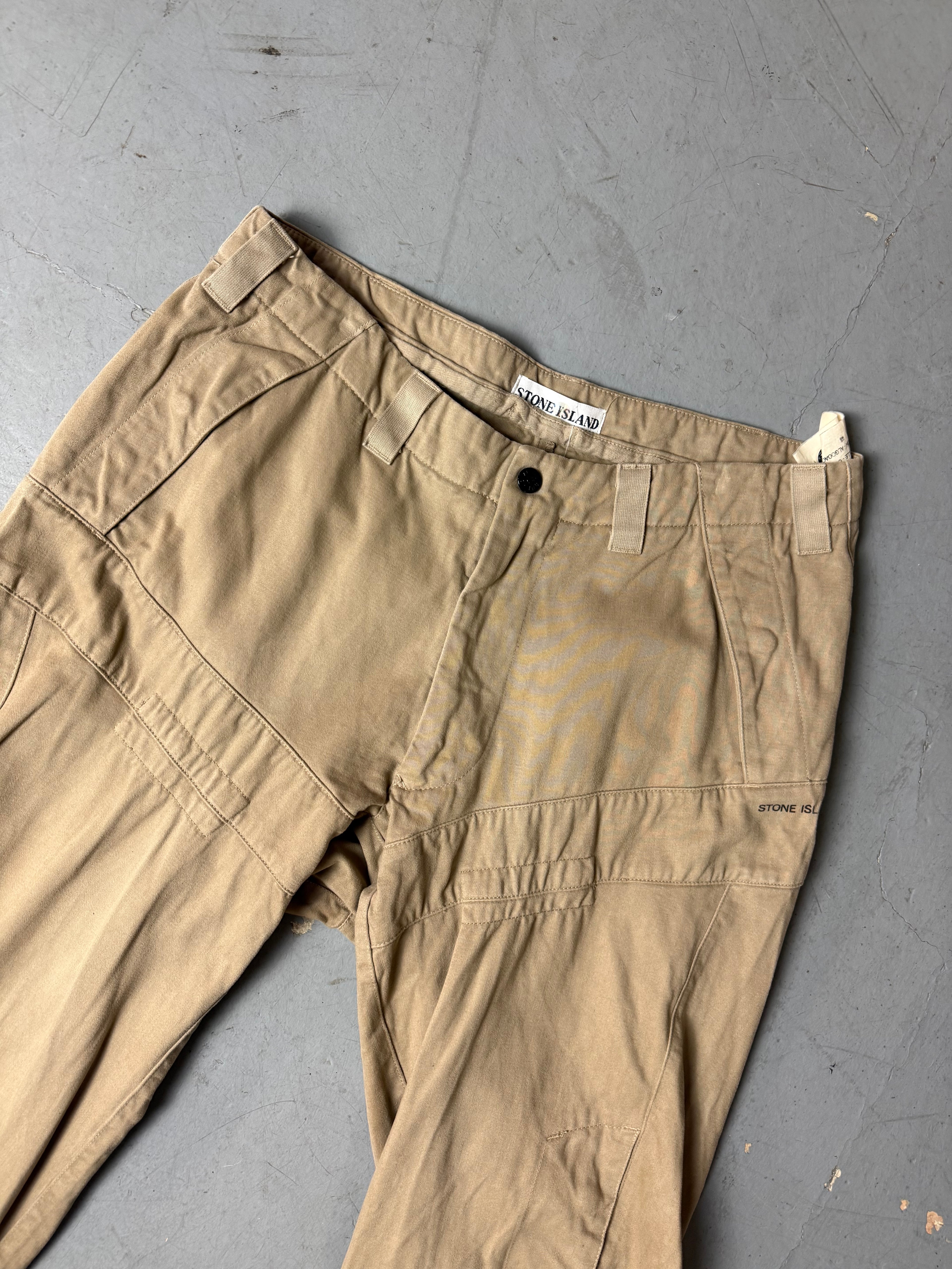 Detailbild von einer Vintage Stone Island Beige Pants von Hosenbund