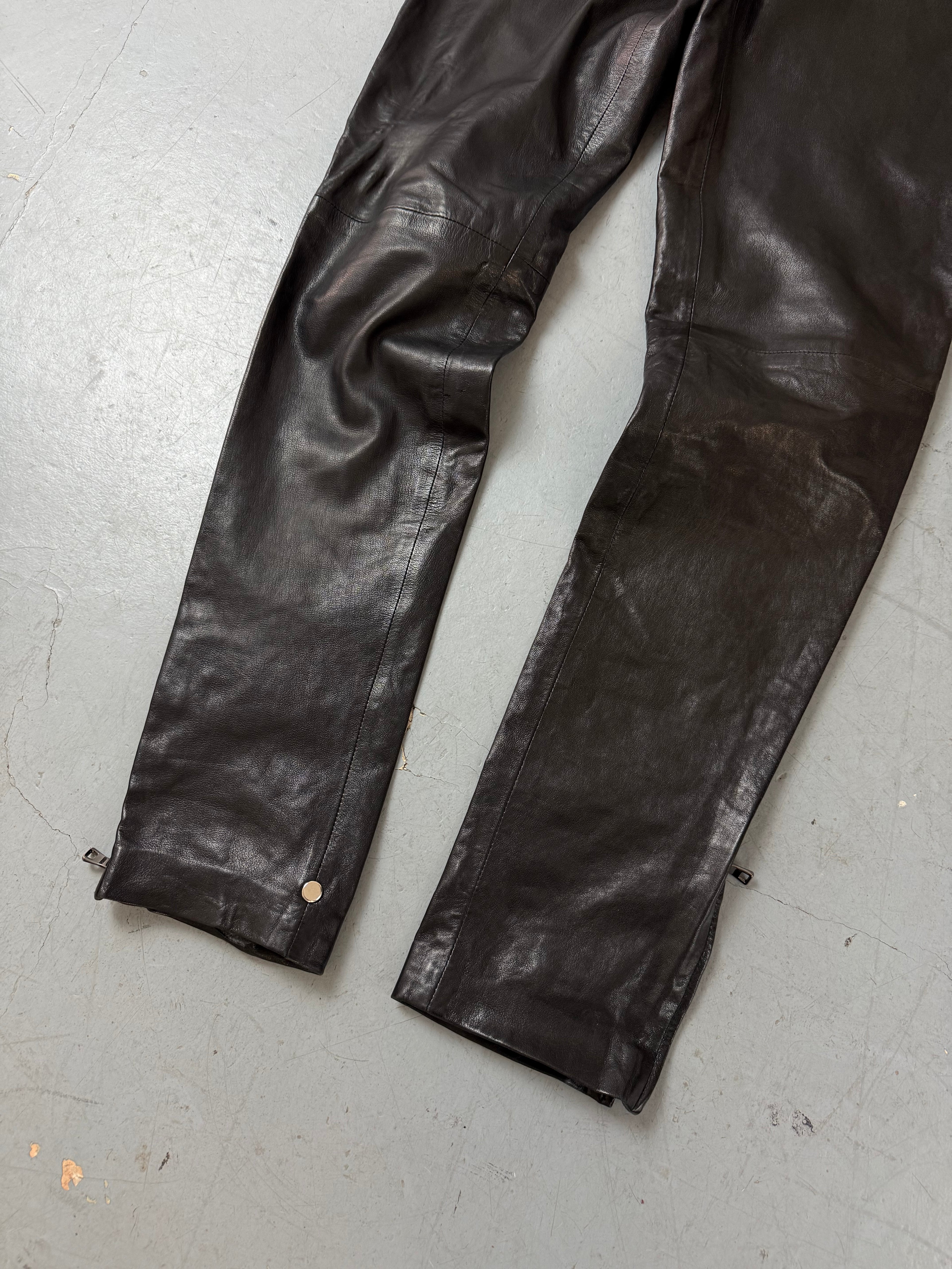 Vintage Moschino Black Leather Pants für Herren. Secondhand Y2K 2000s Fashion