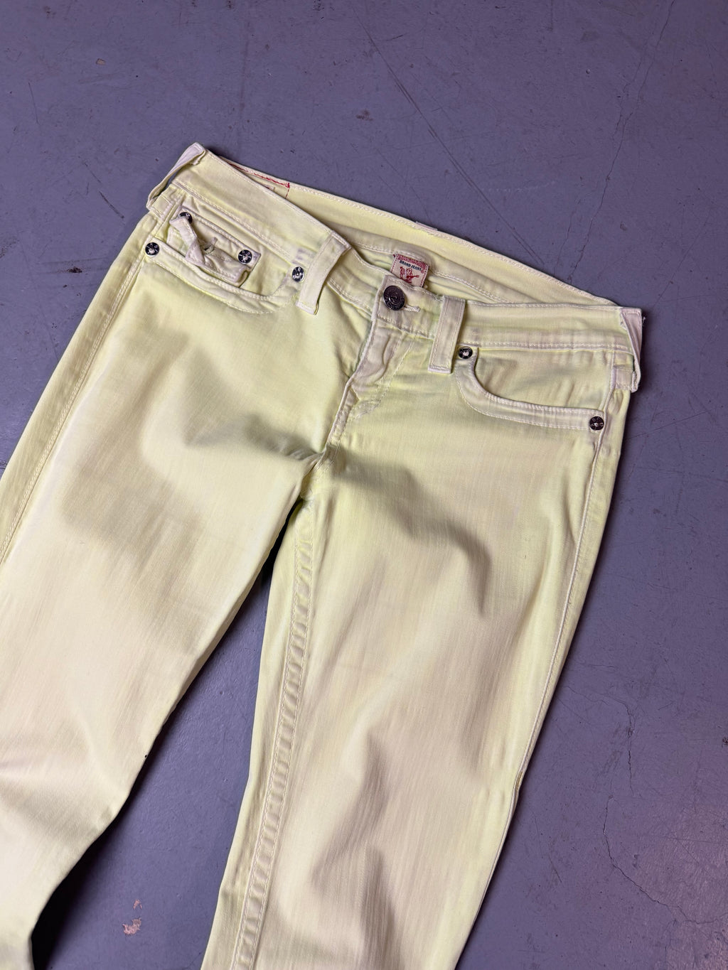 Detailliertes Produktbild von Vintage True Religion Yellow Straight Leg Denim M von vorne