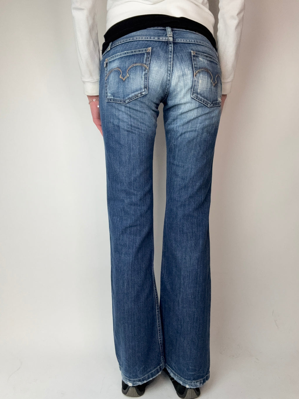 Vintage Gang Low Waist Bootcut Jeans für Damen. Y2K Second Hand 2000s Fashion
