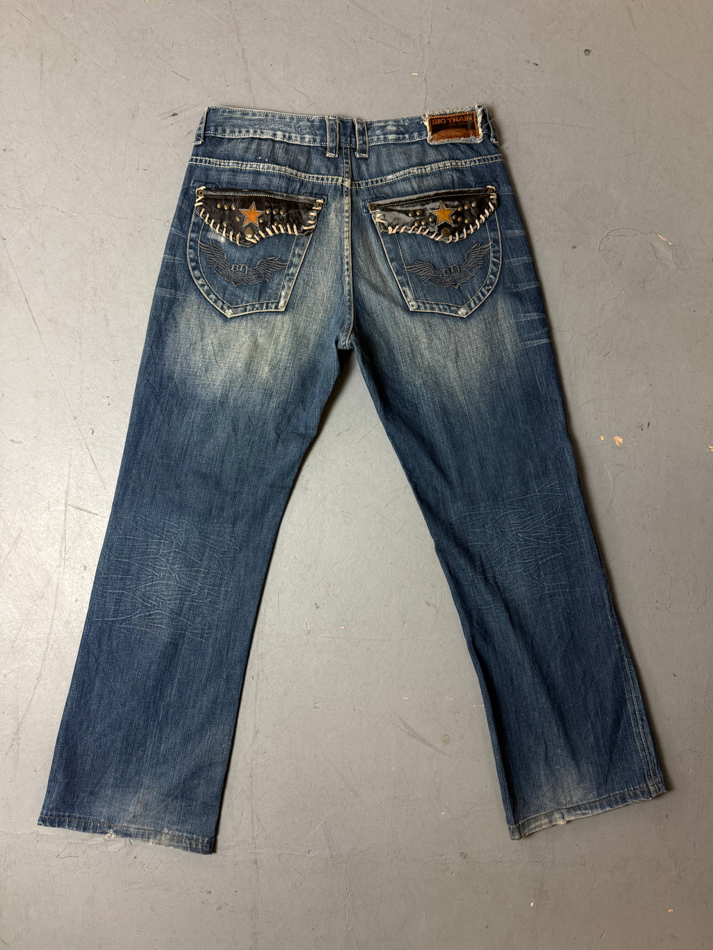 Produktbild von einer Vintage Big Train Baggy Jeans with Studded Back Pockets von hinten