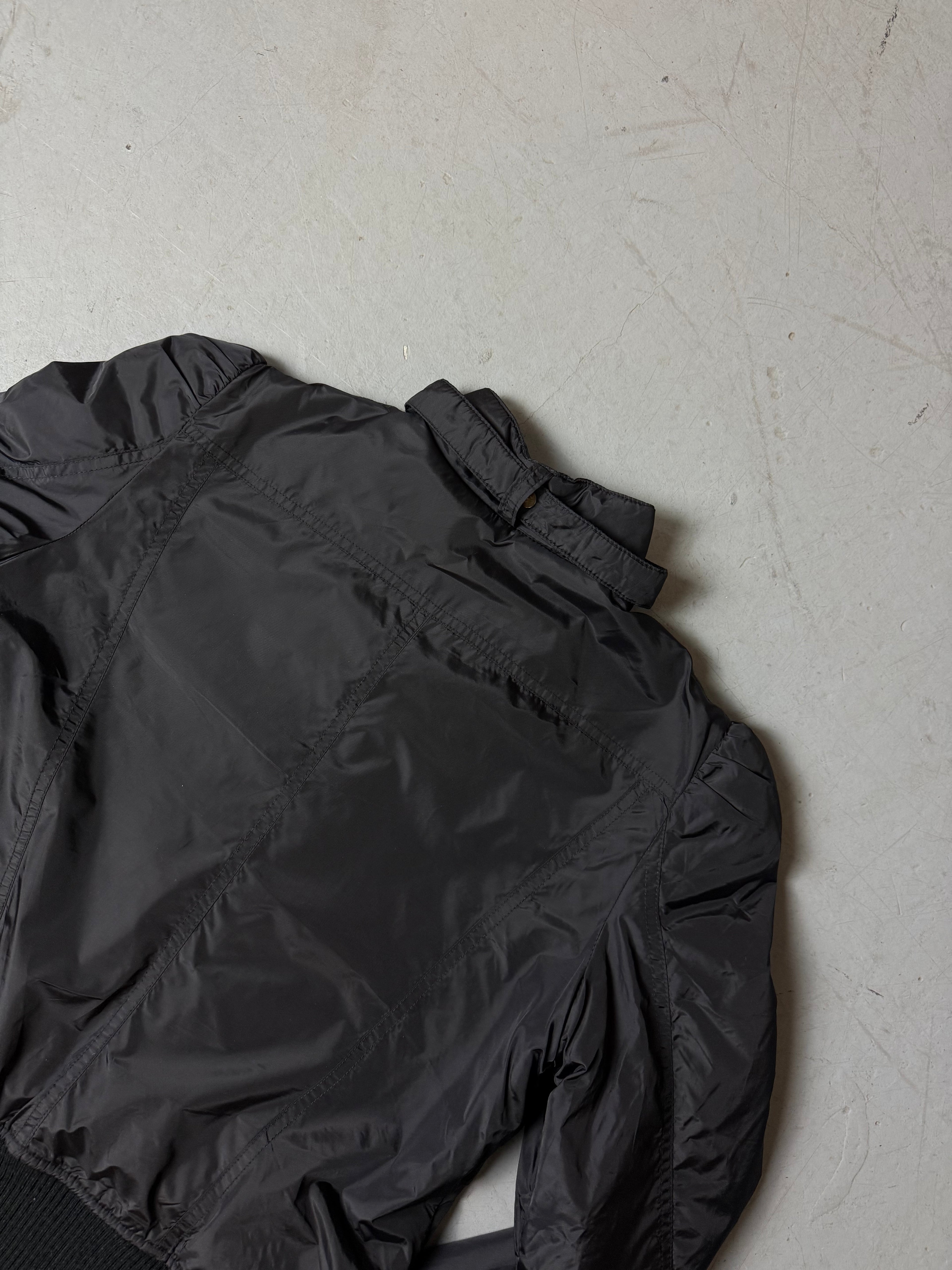 Detailbild von einer Vintage Diesel Black Jacket von Kragen hinten