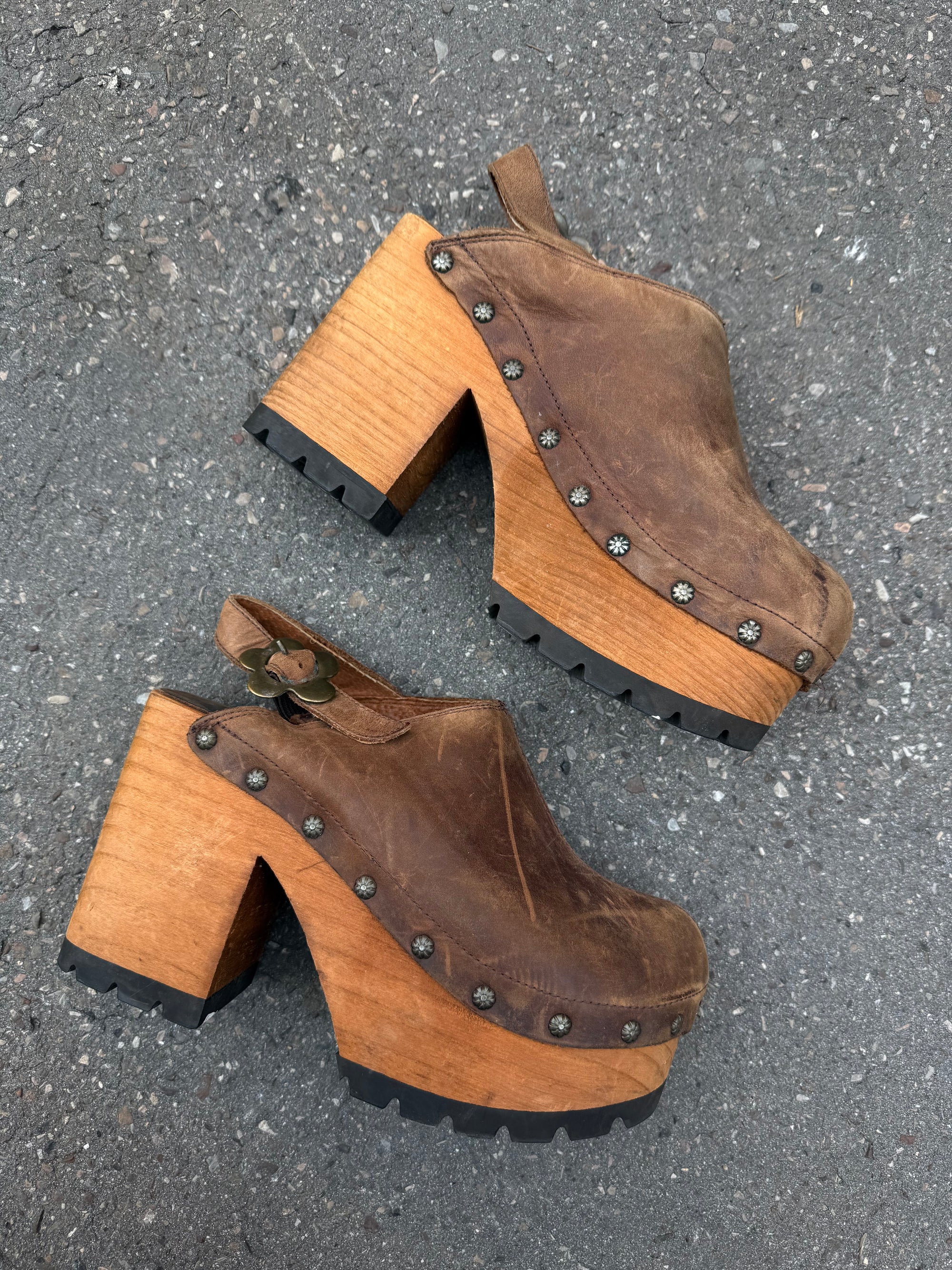 Vintage Brown Leather Clogs