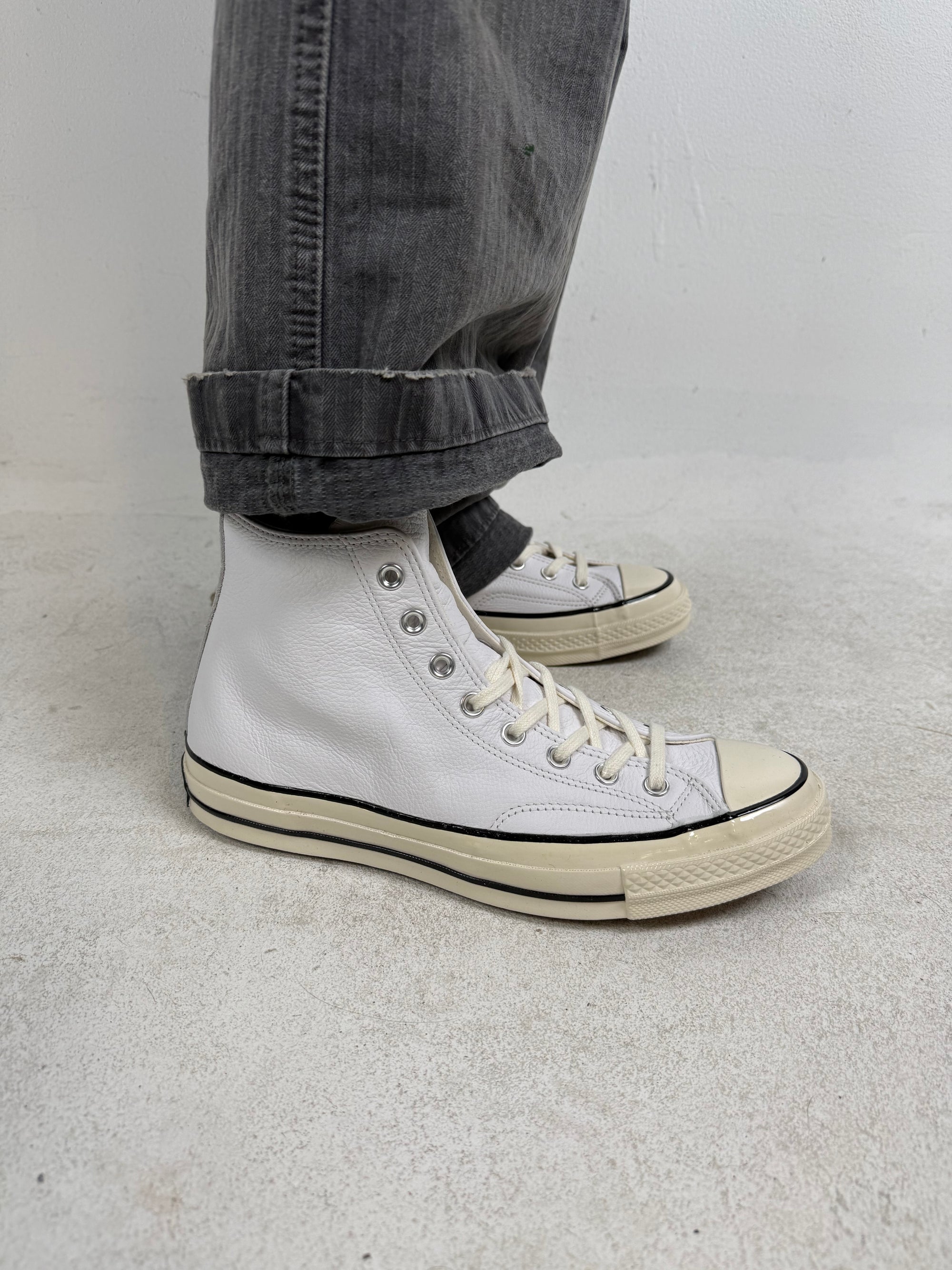 Tragebild von Vintage Converse Chucks White 43 von der Seite