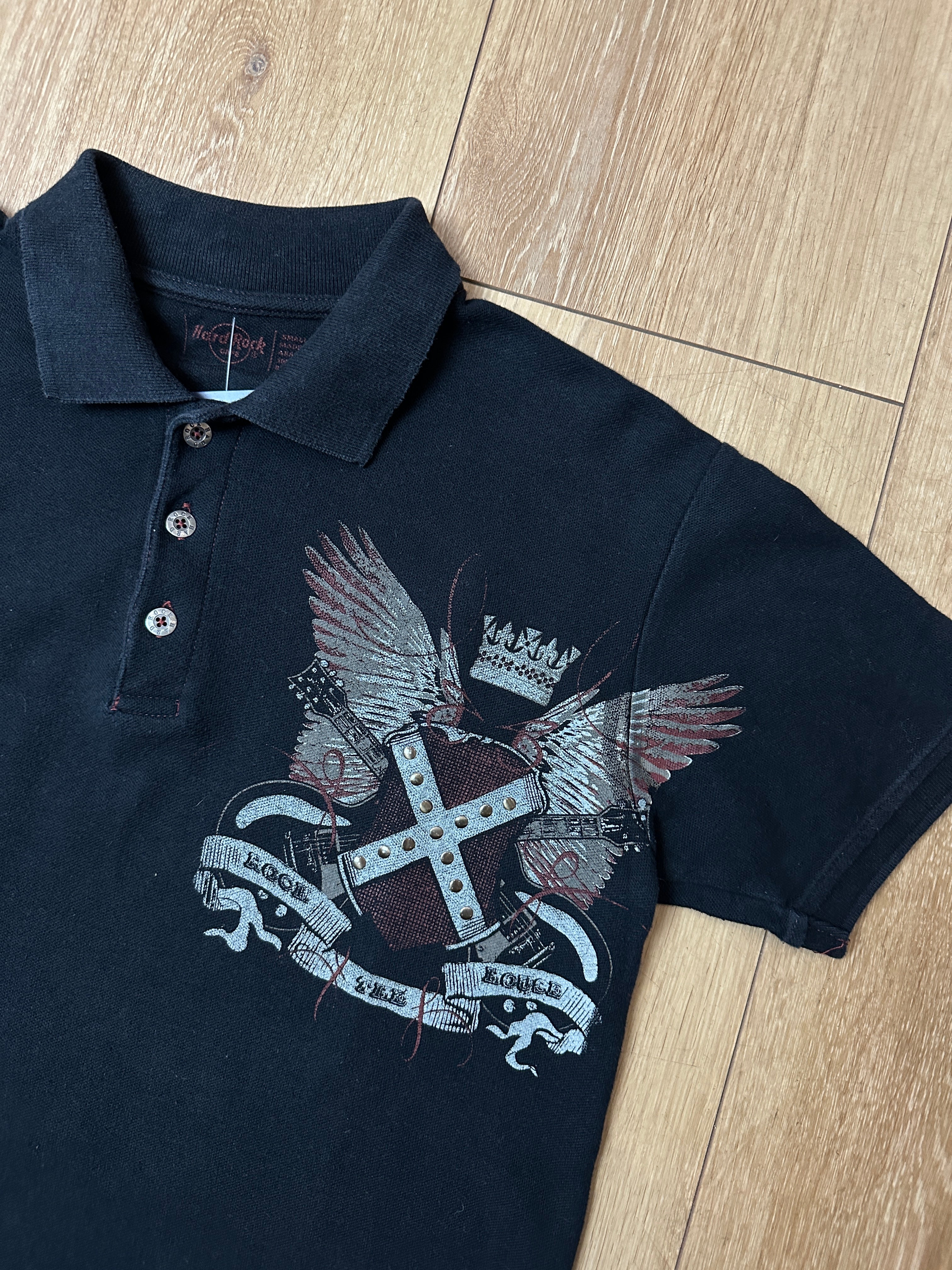 Detailbild von einem Vintage Hard Rock Café Polo von vorne