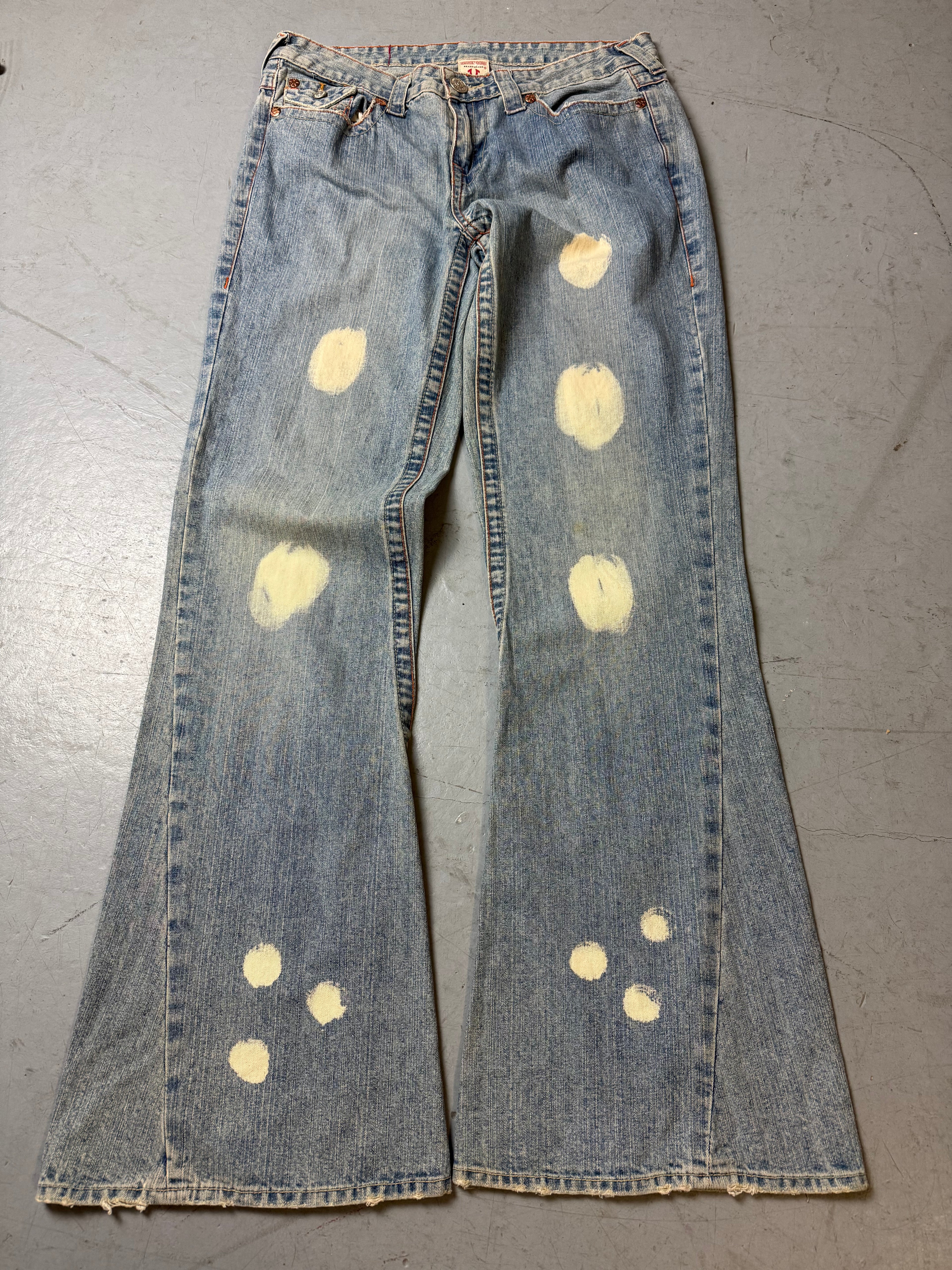 Produktbild von Vintage True Religion Bleach Washed Flared Denim von vorne