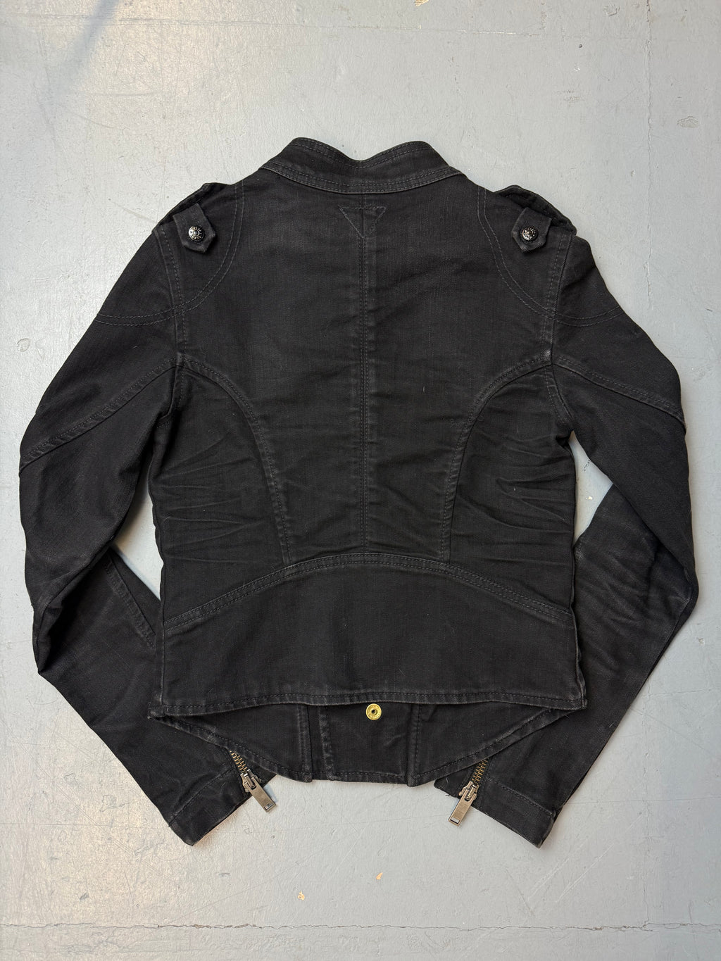 Vintage Guess Black Biker-Style Jacket für Damen. Y2K Second Hand 2000s Fashion