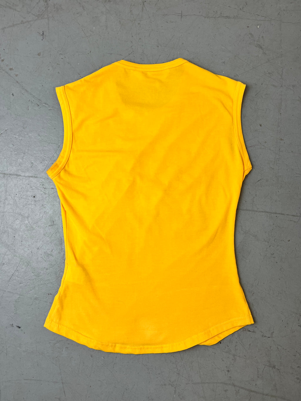 Vintage Fornarina Yellow Printed Tanktop für Damen. Y2K Second Hand 2000s Fashion