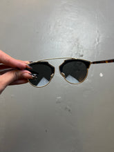 Laden Sie das Bild in den Galerie-Viewer, Christian Dior Sunglasses