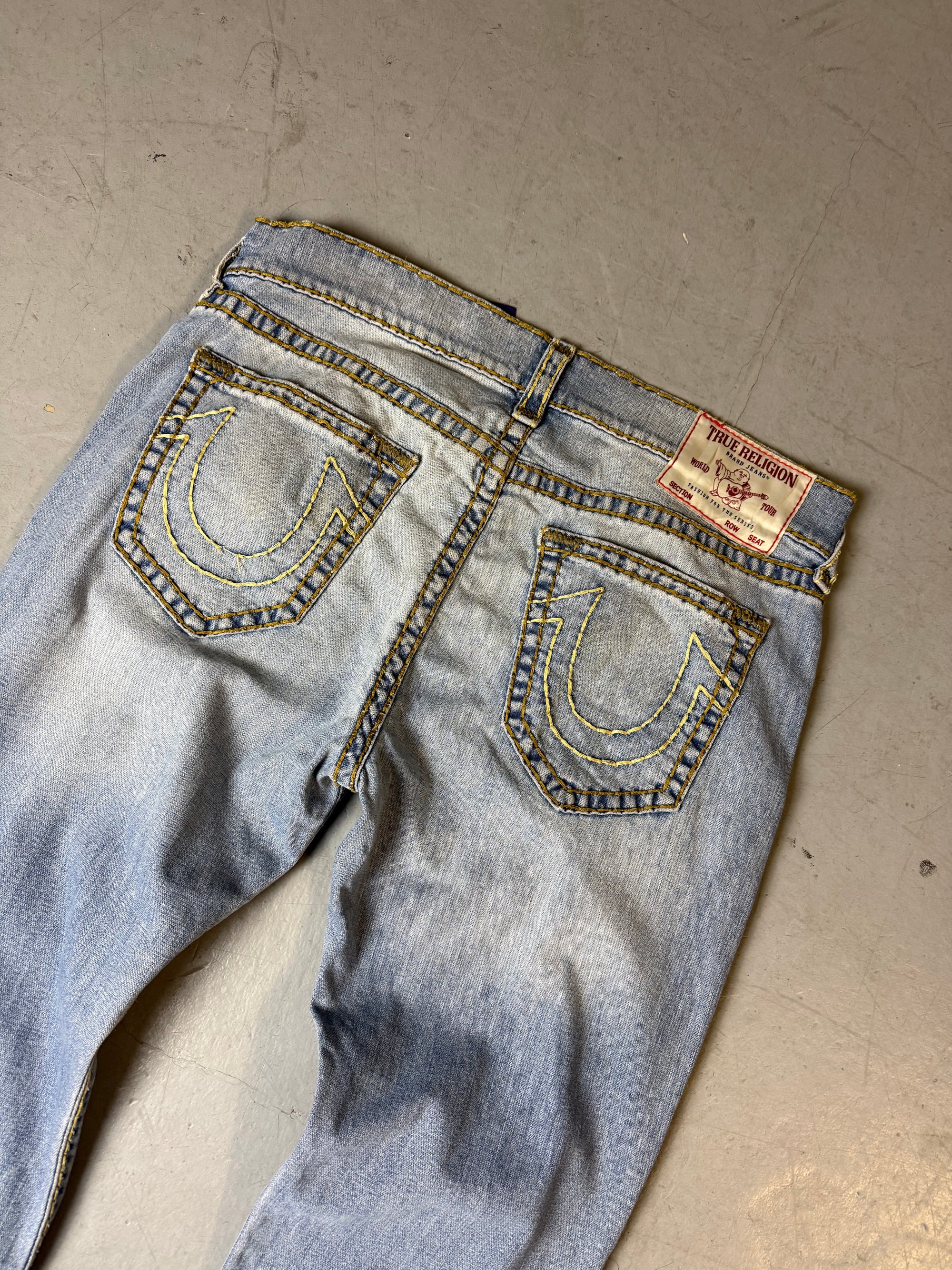 Detailliertes Produktbild von Vintage True Religion Relaxed Skinny Jeans with Yellow Stitching XL von hinten