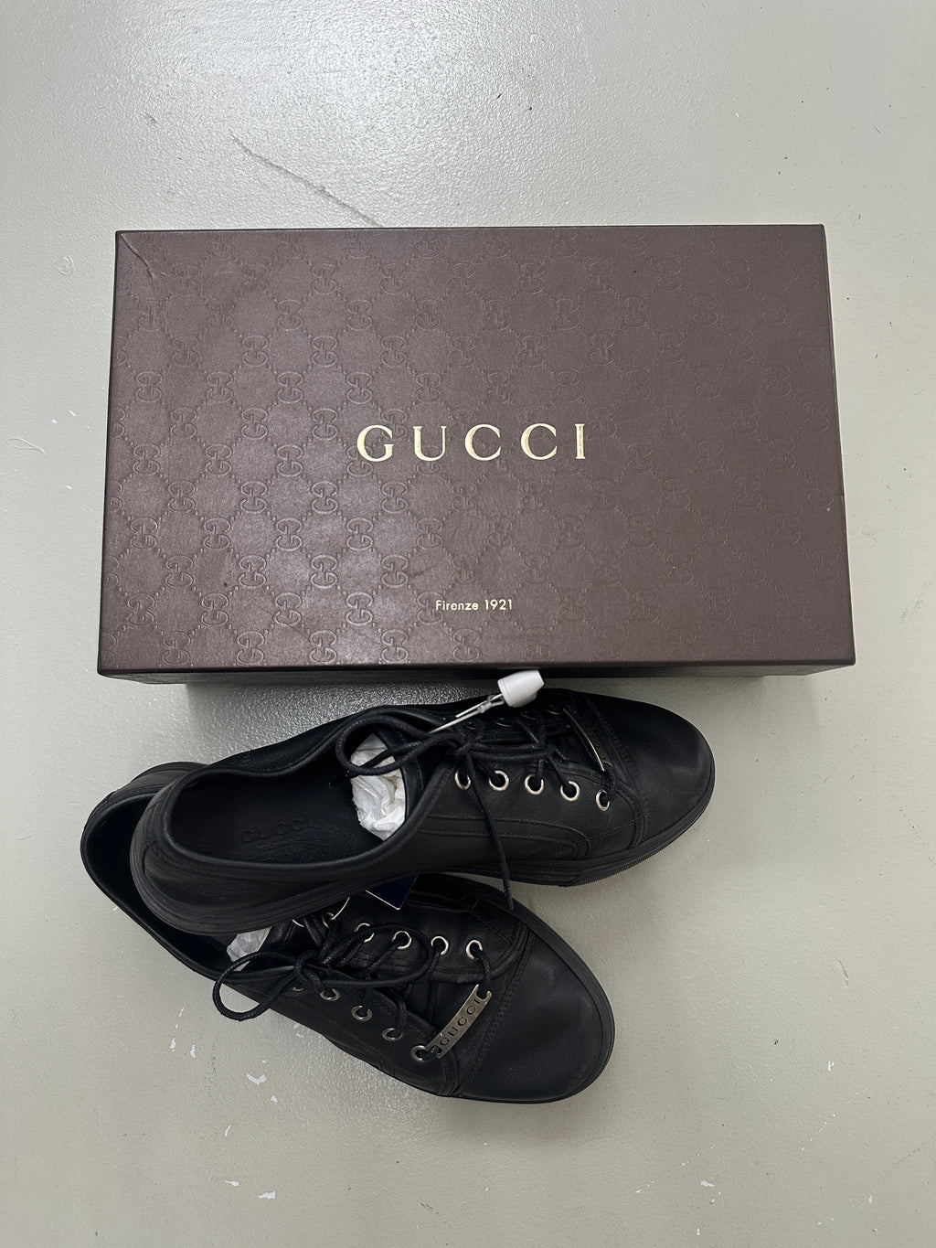 Vintage Gucci Black Leather Shoes für Damen.Y2K Second Hand 2000s Fashion 
