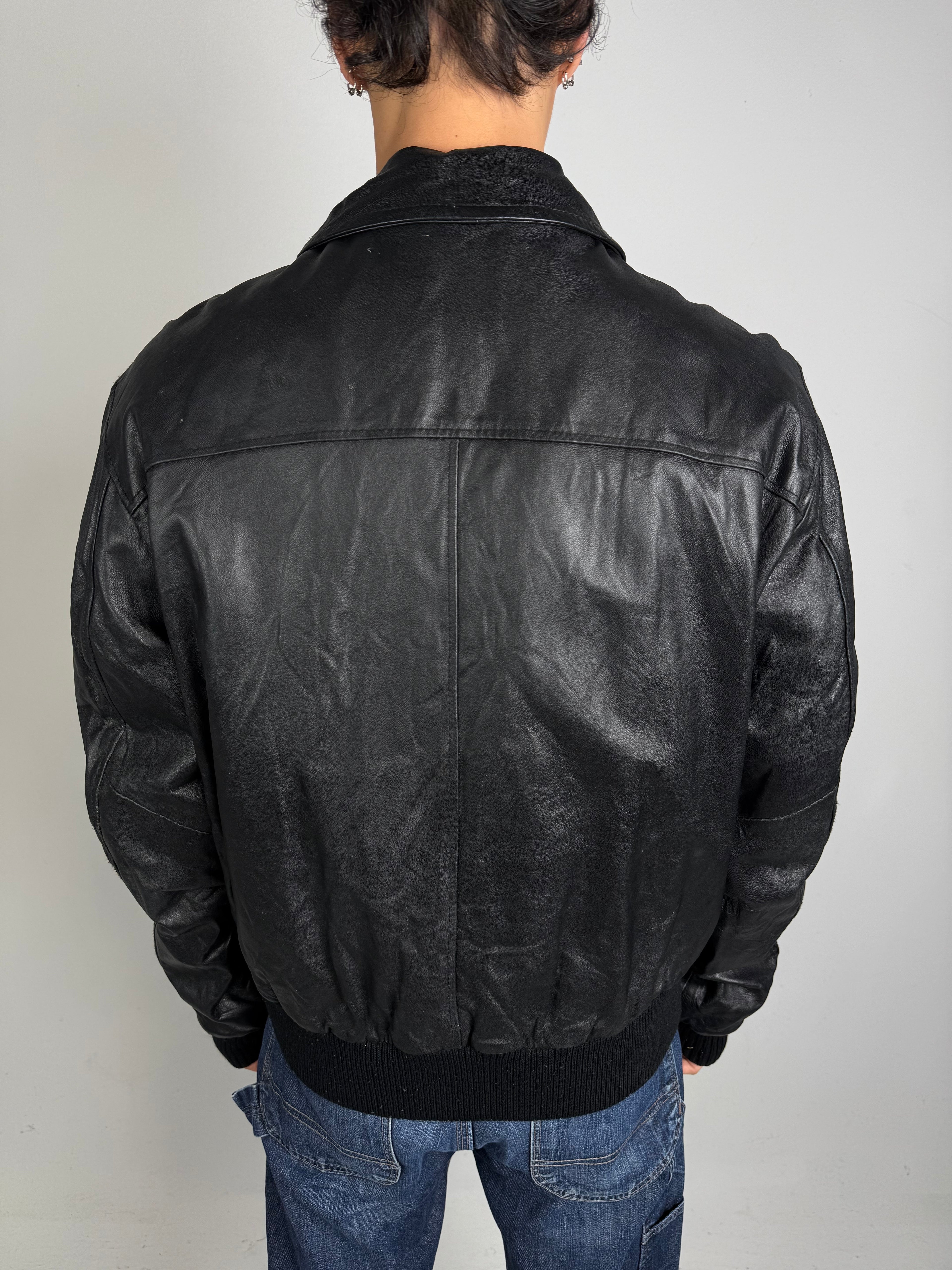 Tragebild von Vintage Into Italian Black Leather Jacket von Hinten