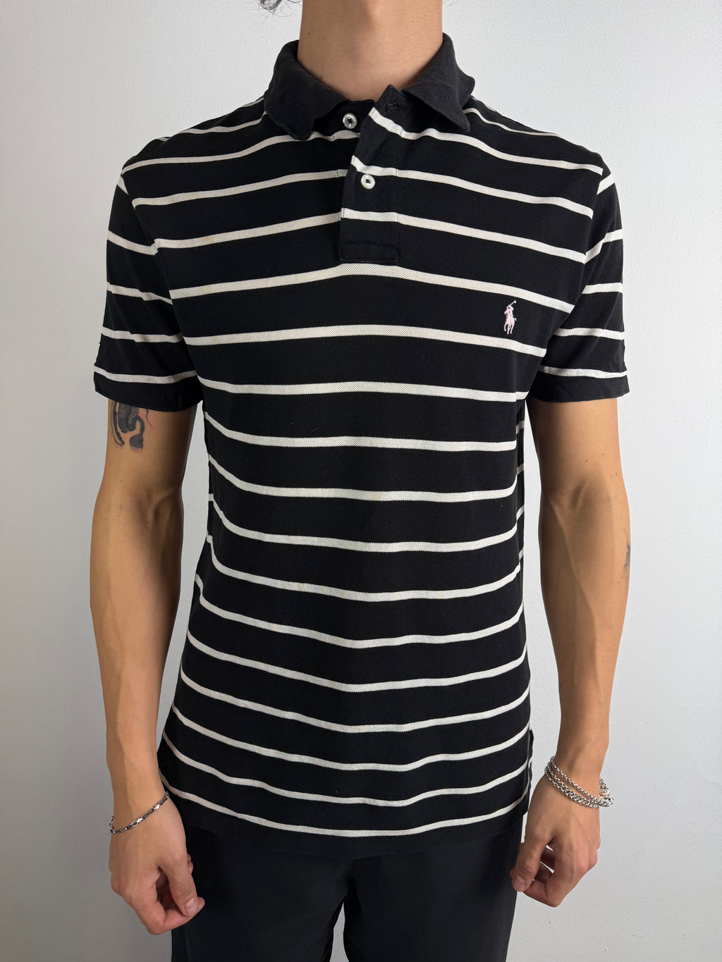 Tragebild von Vintage Polo Ralph Lauren Black Striped Polo Shirt M von vorne