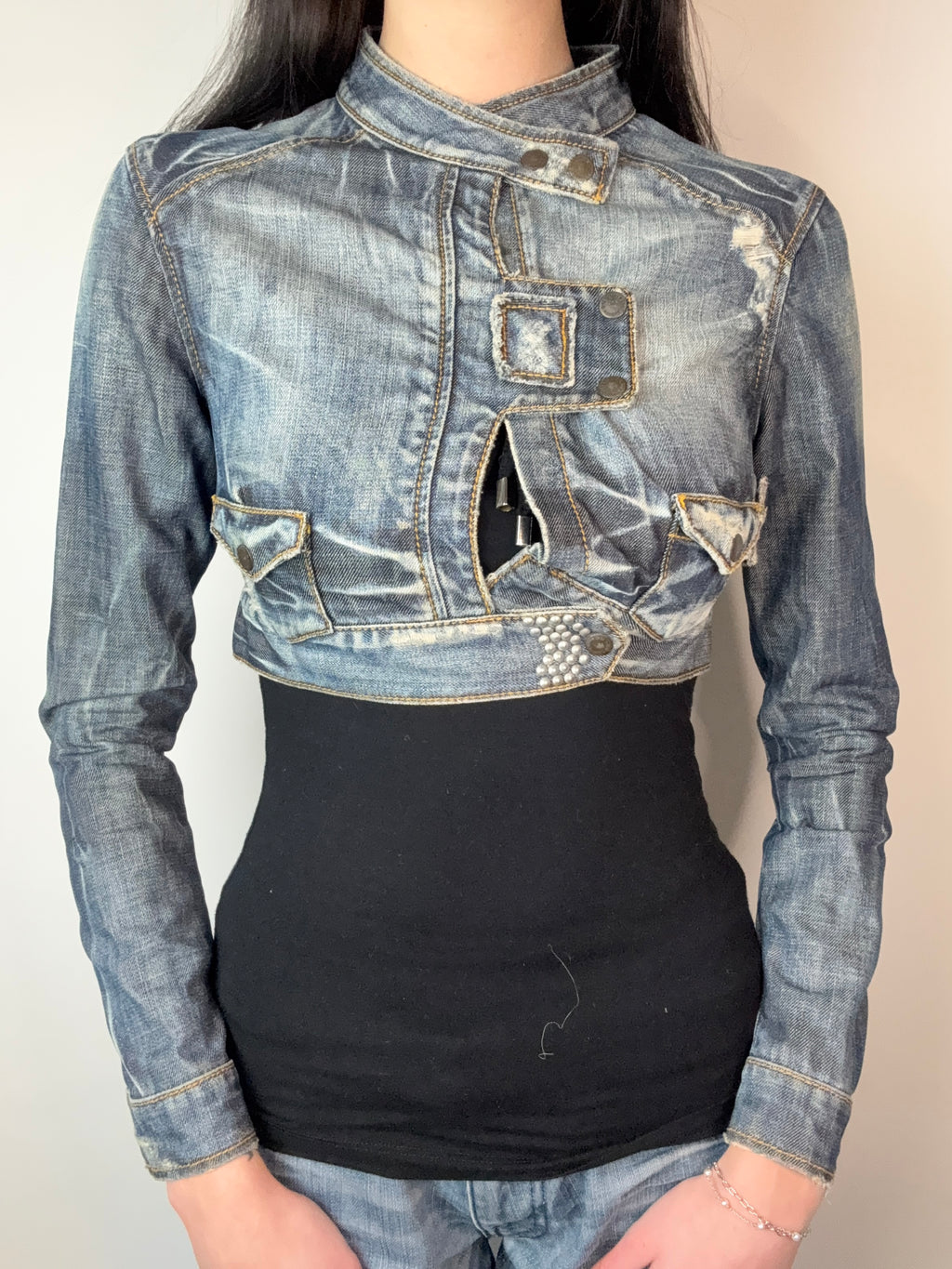 Vintage Cutso Cropped Denim Jacket für Damen. Y2K Second Hand 2000s Fashion