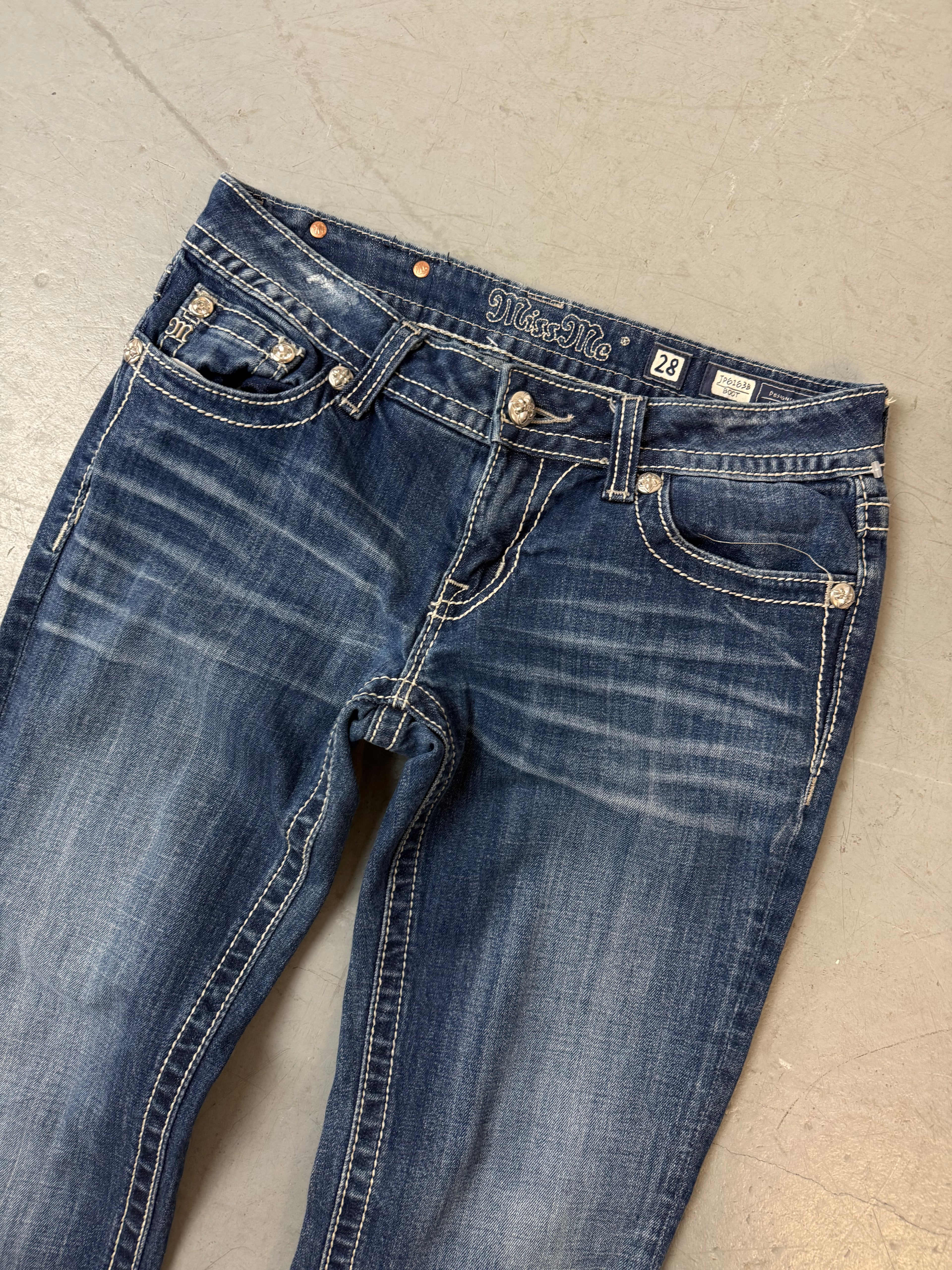 Vintage Miss Me Low Waist Capri Denim für Damen. Y2K Second Hand 2000s Fashion