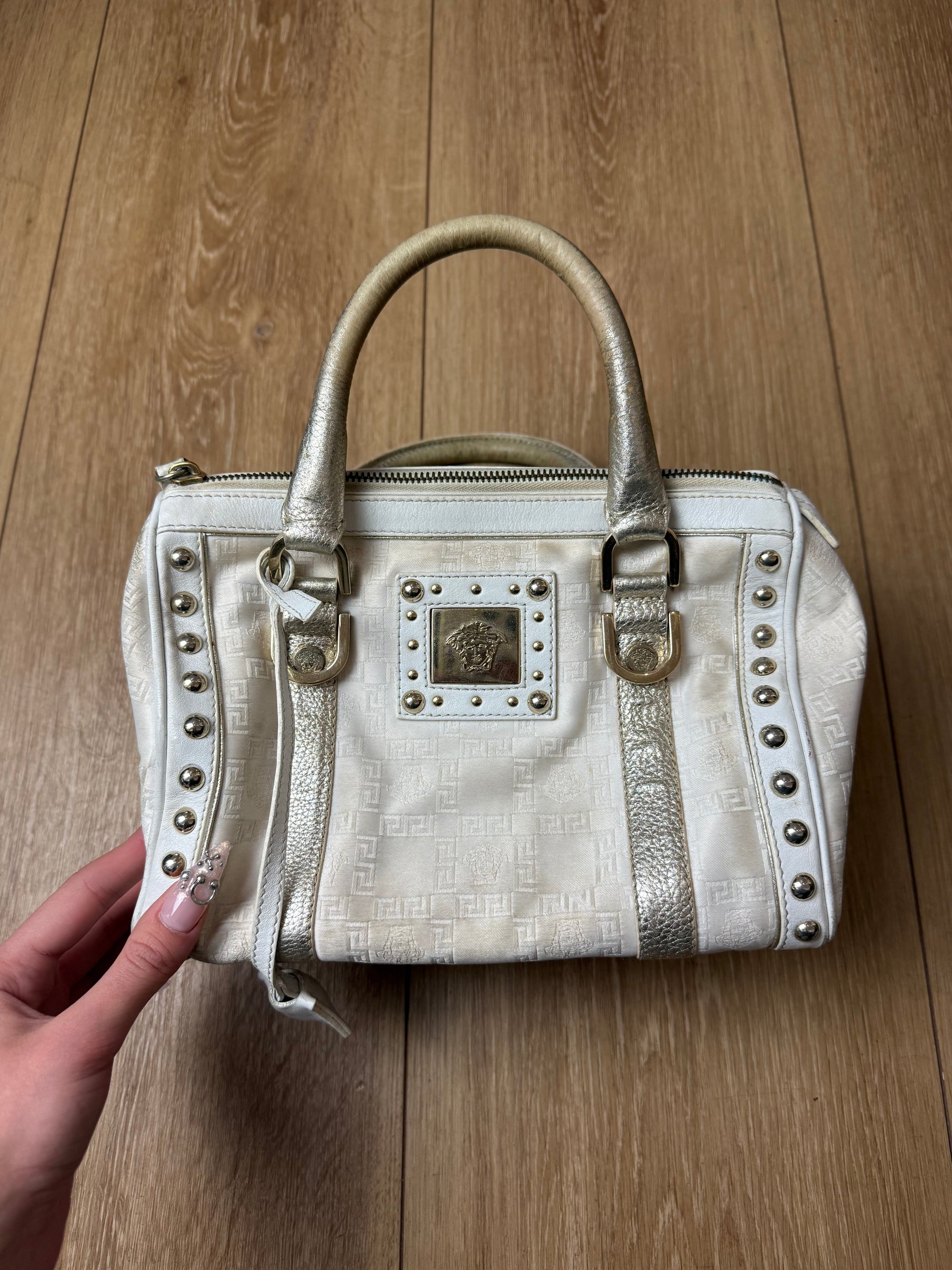 Produktbild von einer Vintage Versace White Boston Leather Bag von vorne