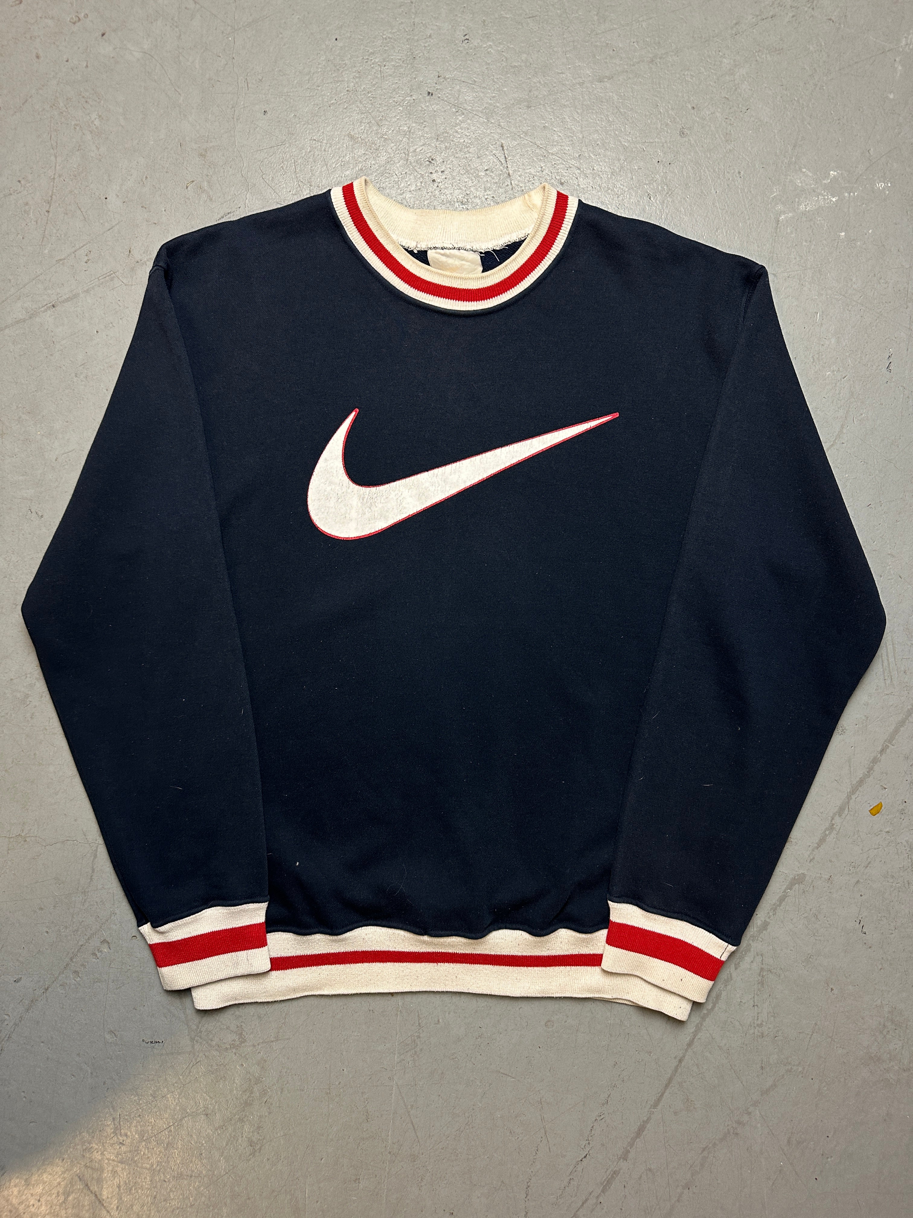 Produktbild von einem Vintage Nike Dark Blue Sweater von vorne