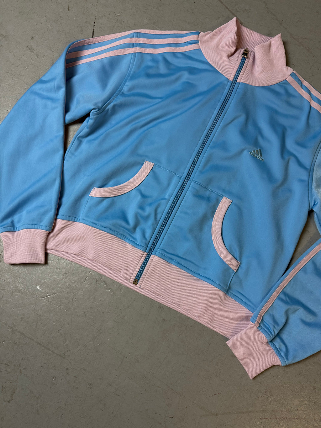 Ein babyblaues Track Set von Adidas vintage Y2K tracksuit 
