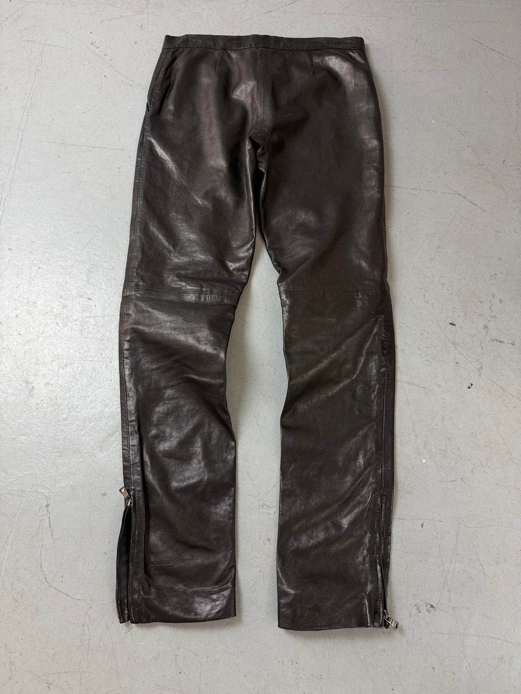 Vintage Moschino Black Leather Pants für Herren. Secondhand Y2K 2000s Fashion