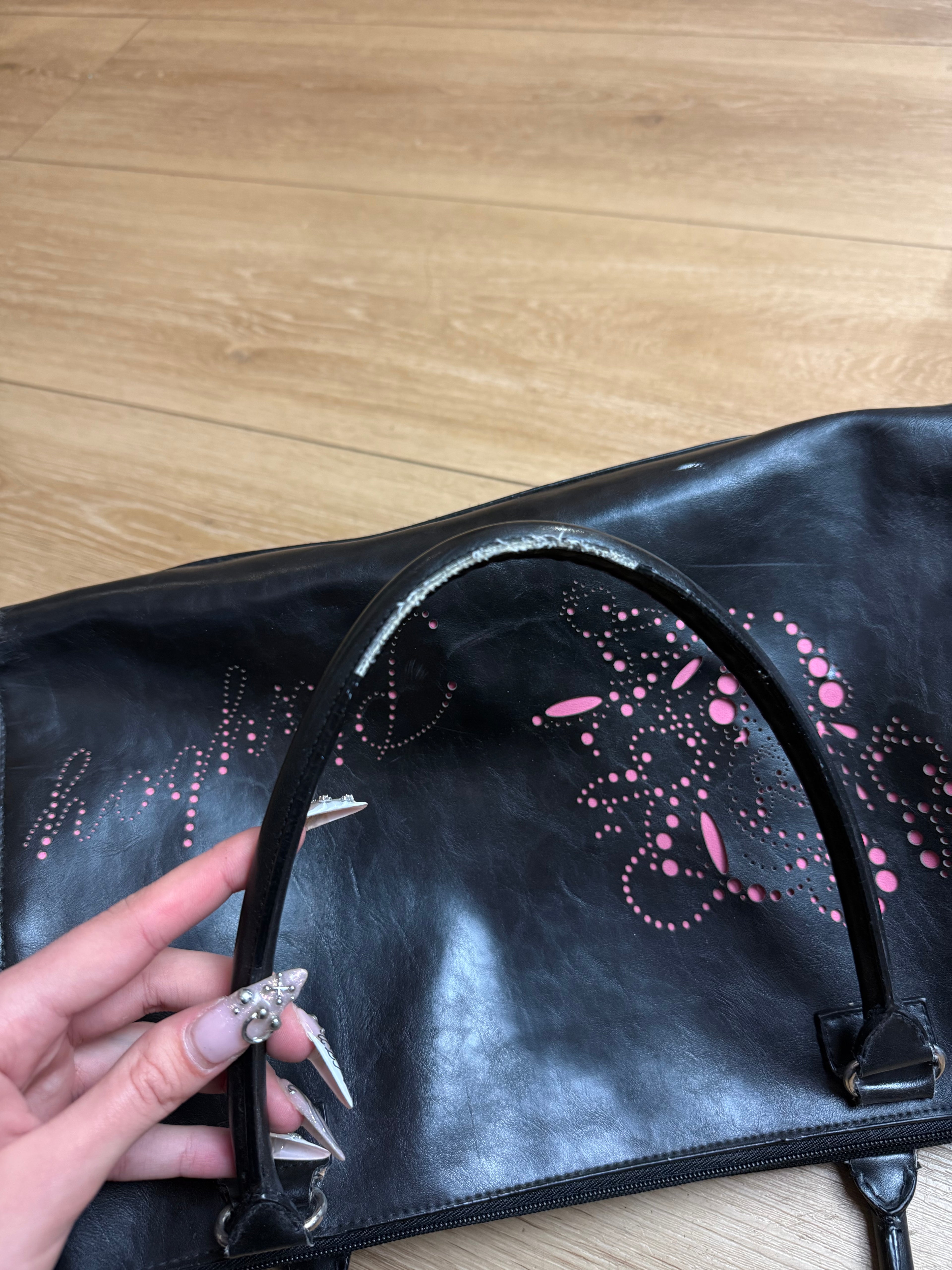 Detailbild von einer Vintage Playboy Black Bag with Pink Details von Hänkel