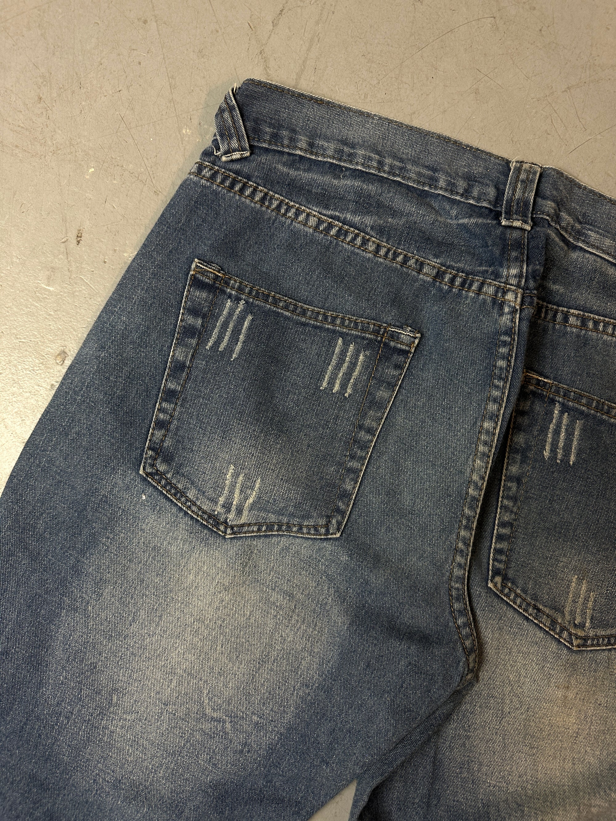 Detailbild von Vintage Ed Hardy Printed Tiger Denim von hinten