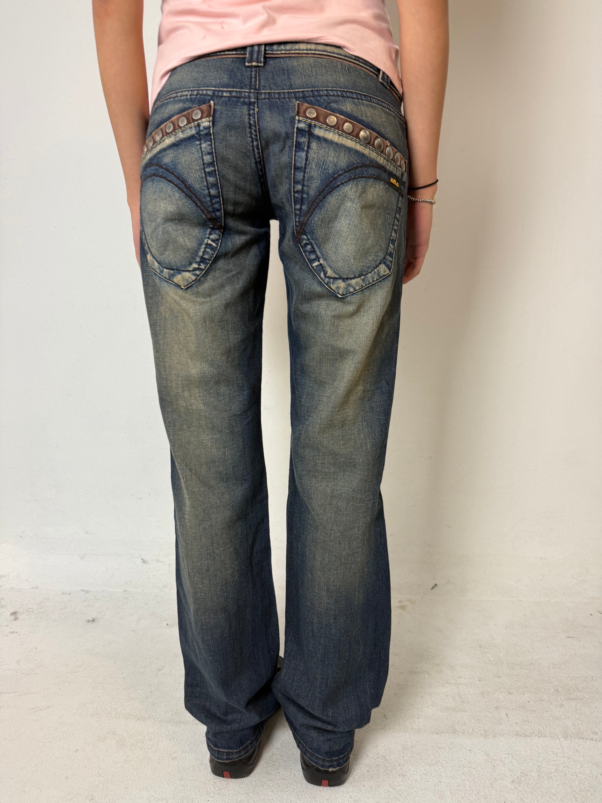 Md waist dark washed killah denims mit runden Nieten im y2k Stil 