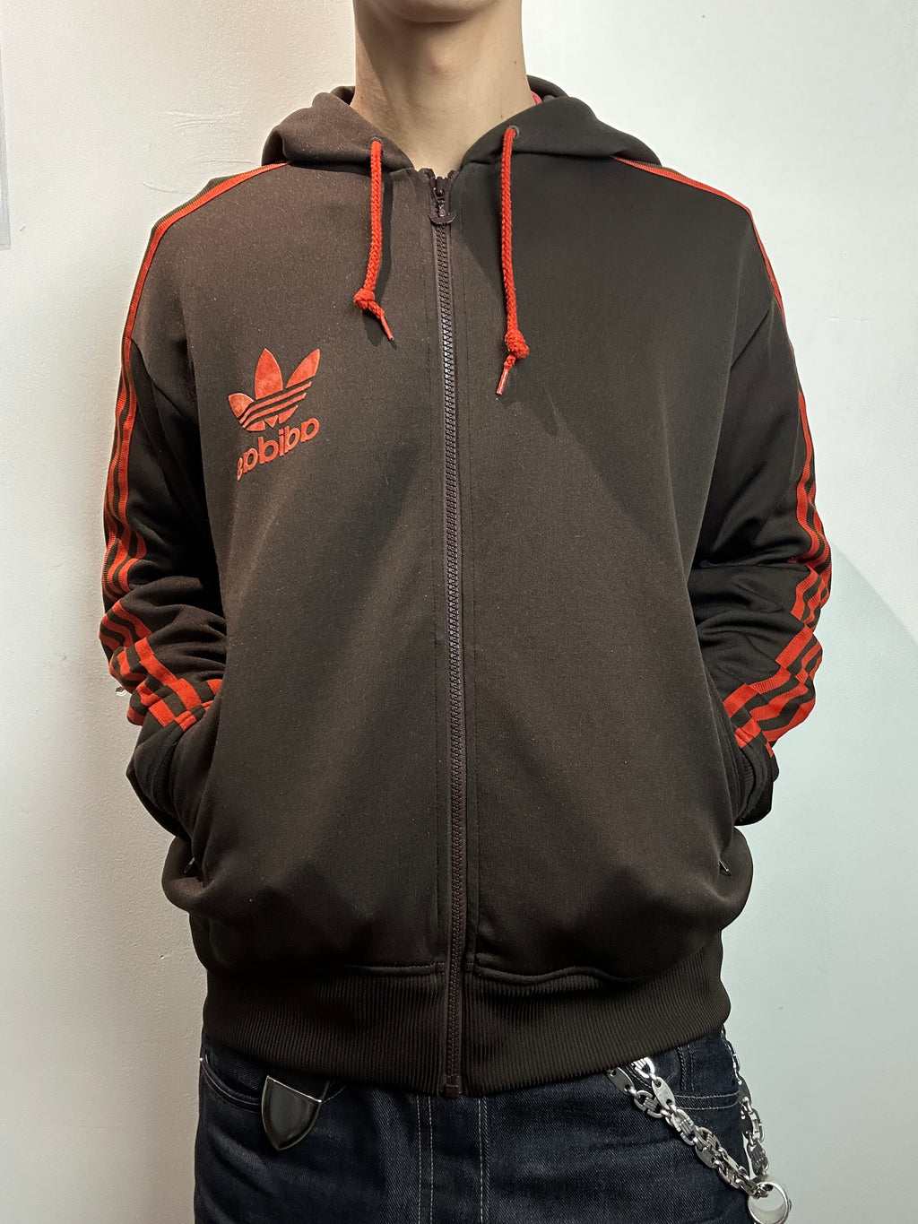 Tragebild von einem Vintage Adidas Hooded Trackjacket von vorne