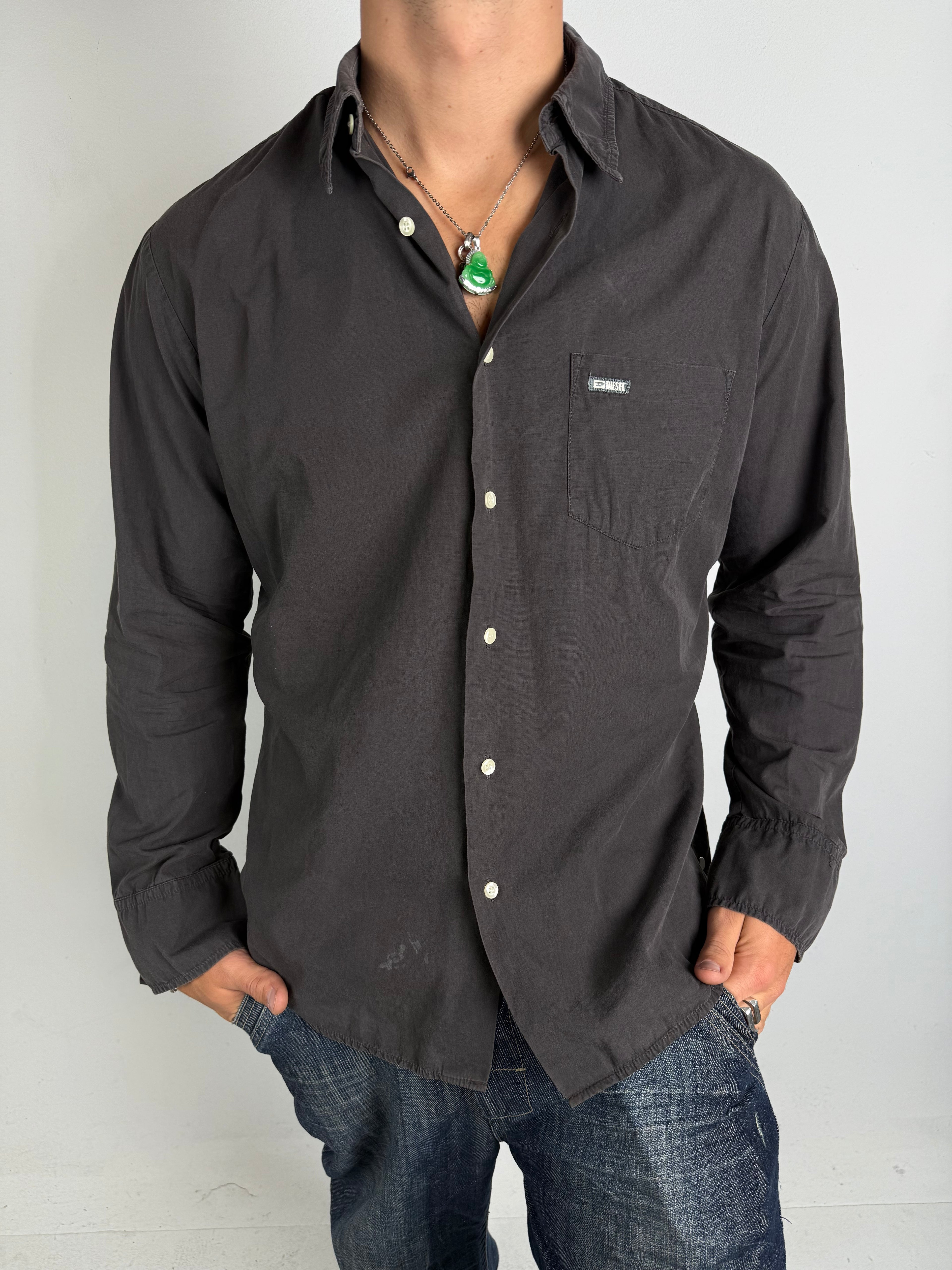Tragebild von Grauem Diesel Hemd von vorne