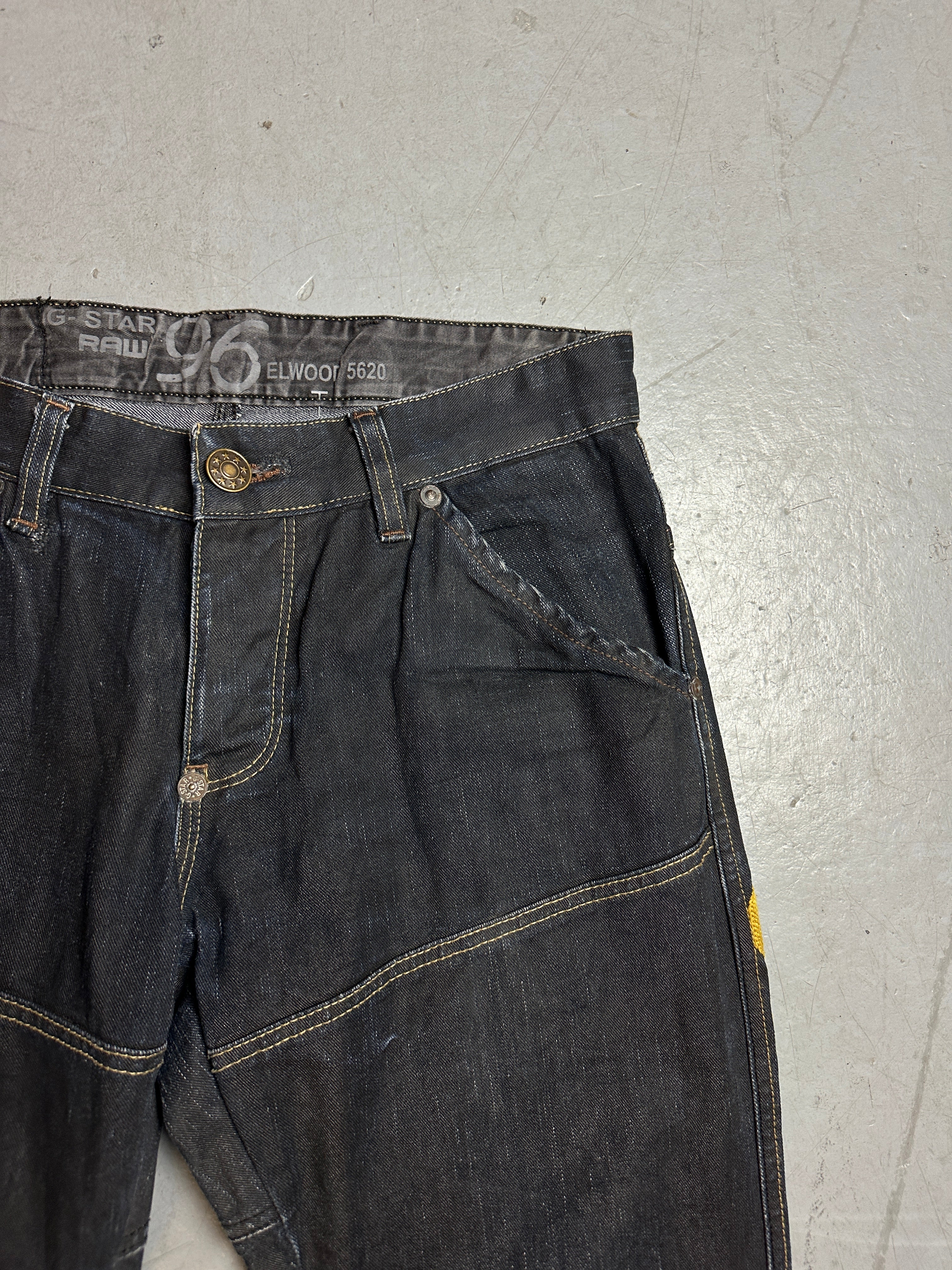 Detailbild von Vintage Black G-Star Raw Waxed Denim von vorne