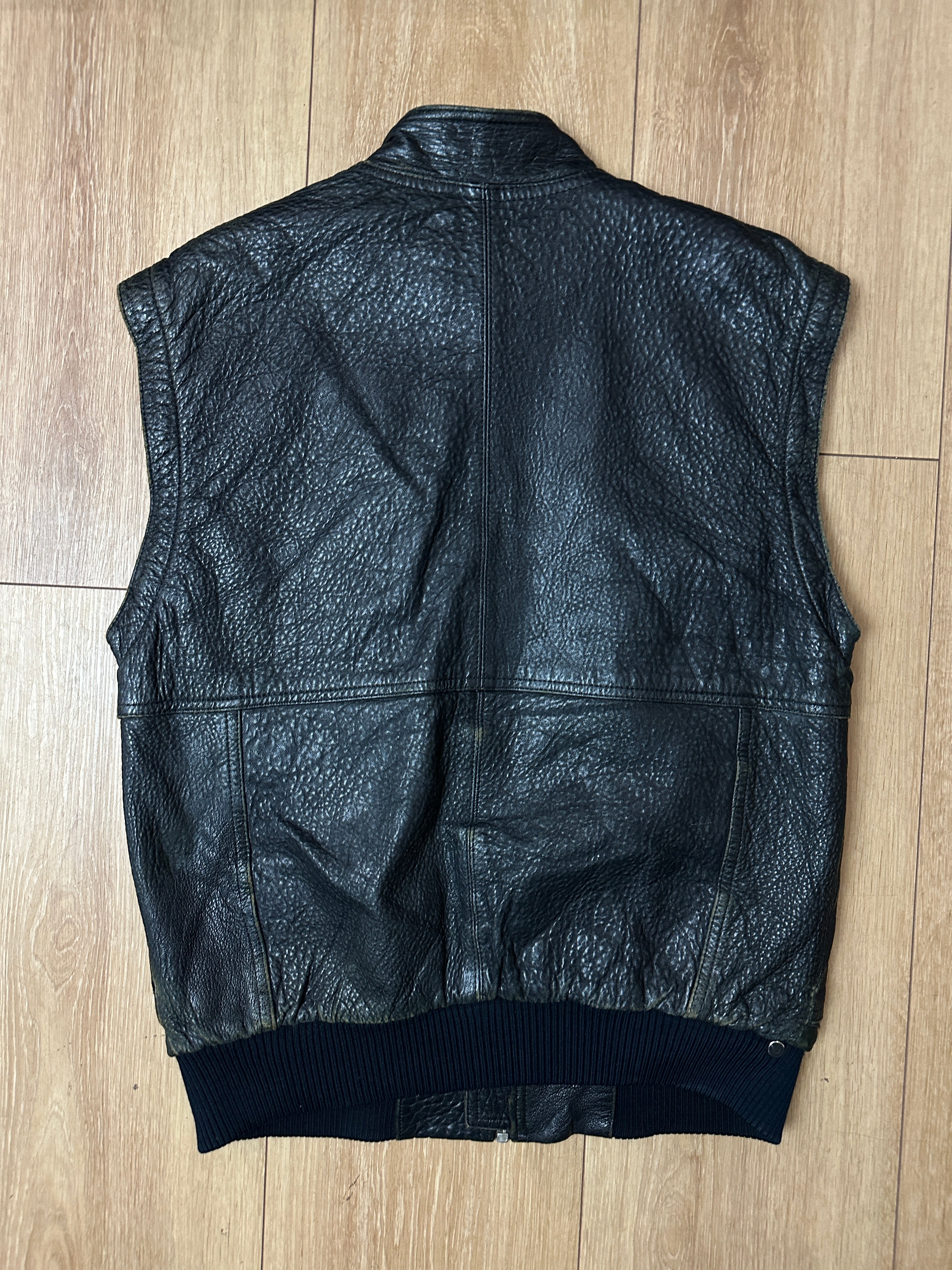 Produktbild von einer Vintage Leather Biker Vest von hinten